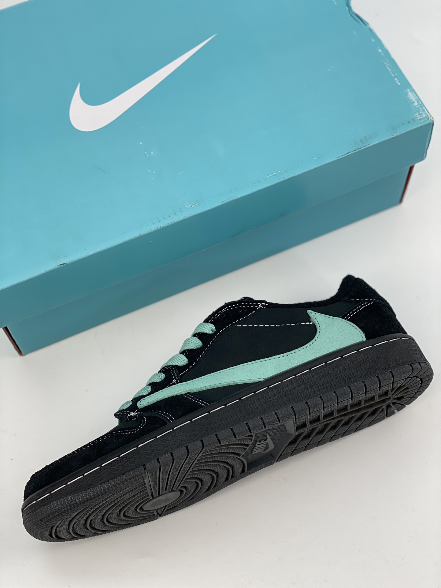 160 Travis Scott x Tiffany & Co. x Nike Air Jordan 1 Low 蒂芙尼倒钩 DZ1382-001