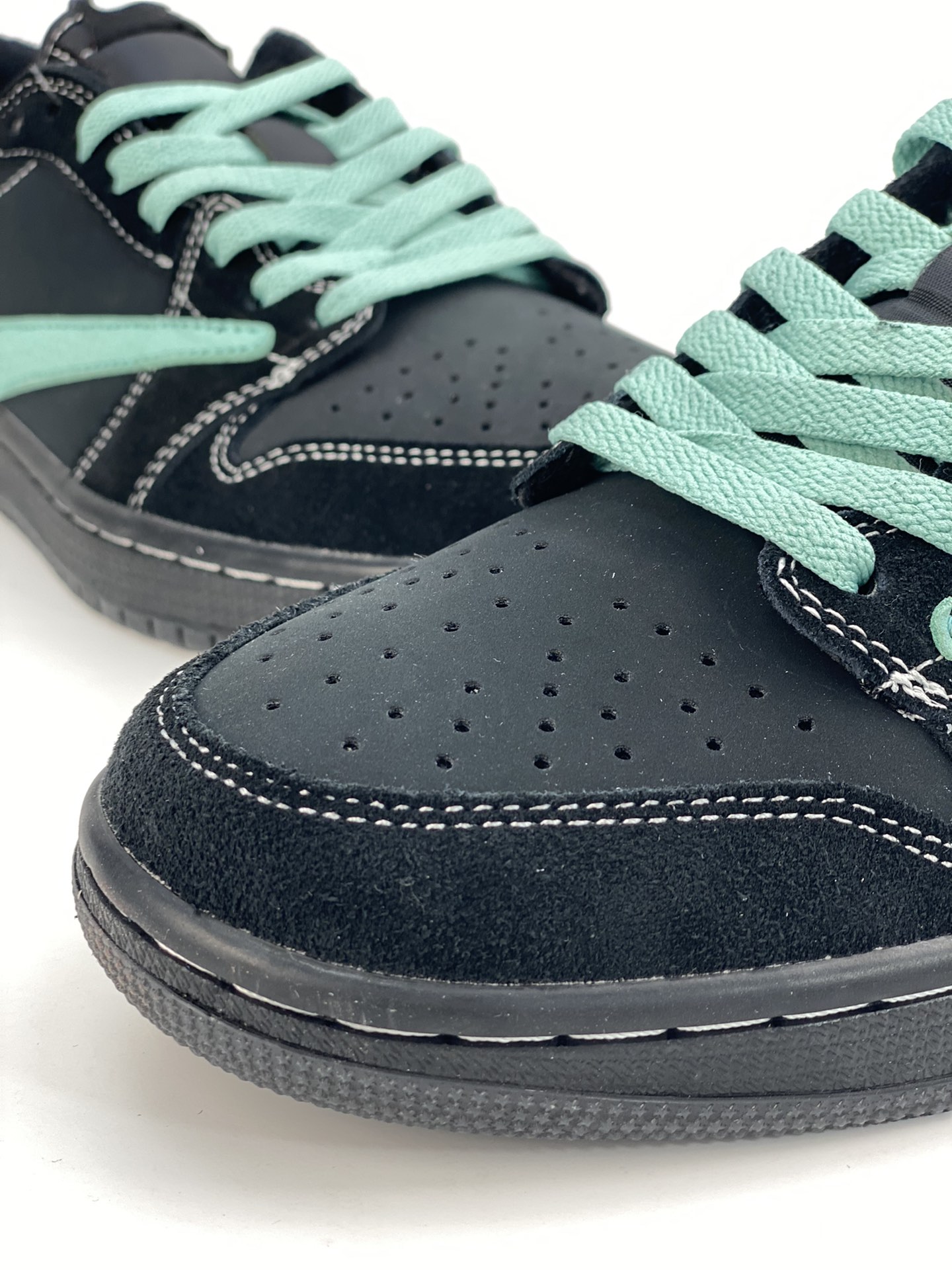 160 Travis Scott x Tiffany & Co. x Nike Air Jordan 1 Low 蒂芙尼倒钩 DZ1382-001