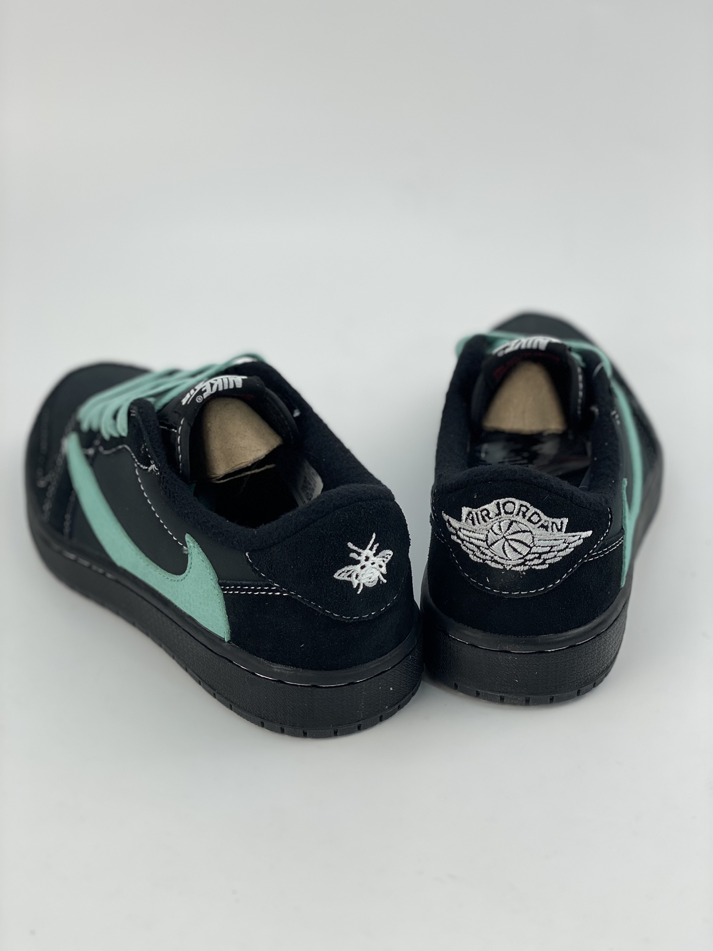 160 Travis Scott x Tiffany & Co. x Nike Air Jordan 1 Low 蒂芙尼倒钩 DZ1382-001