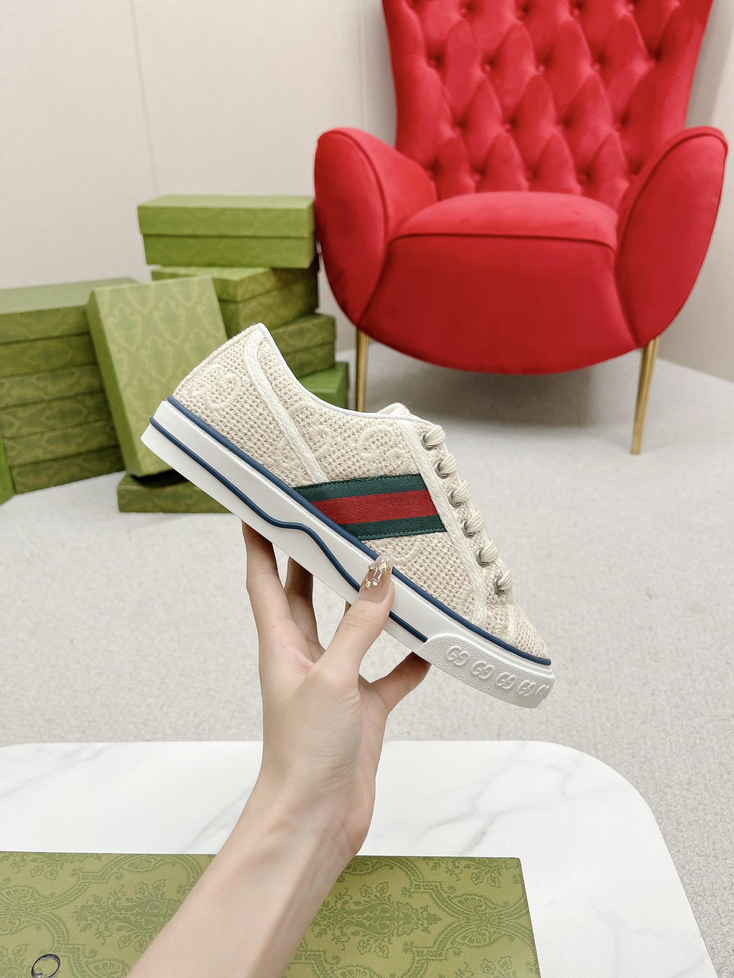 NO:228832,Arrival Gucci tennis 1977 classic series canvas shoes... Hot recommended models, G 1977×Disney series... GG canvas is made of products and incorporates brand elements, with a strong retro style. Both classics and feelings make people feel perfectly remembered!  Original development Every color fabric is customized by the original version, and the big products are sought after!  Custom fabric GG cloth electric embroidery/5D printing Mickey fabric/washed old canvas Inner custom terry cloth inner size women 35-40# Men 39-44#, casual shoes/sports shoes, gucci, sneakers19860909Arrival Gucci tennis 1977 经典系列帆布鞋… 火爆推荐款,G 1977×Disney 合系作列…… GG帆布成制融品入牌元素 复古格风浓郁 经典与情怀都让人完美回忆！ 原版开发每个颜色布料都是原版定制的,大货追极求致！ 面料定制GG布电绣/5D打印米奇面料/水洗做旧帆布 内里定制毛巾布内里 码数女35-40# 男39-44#,休闲鞋/运动鞋,gucci,sneakers,Women's Shoes
