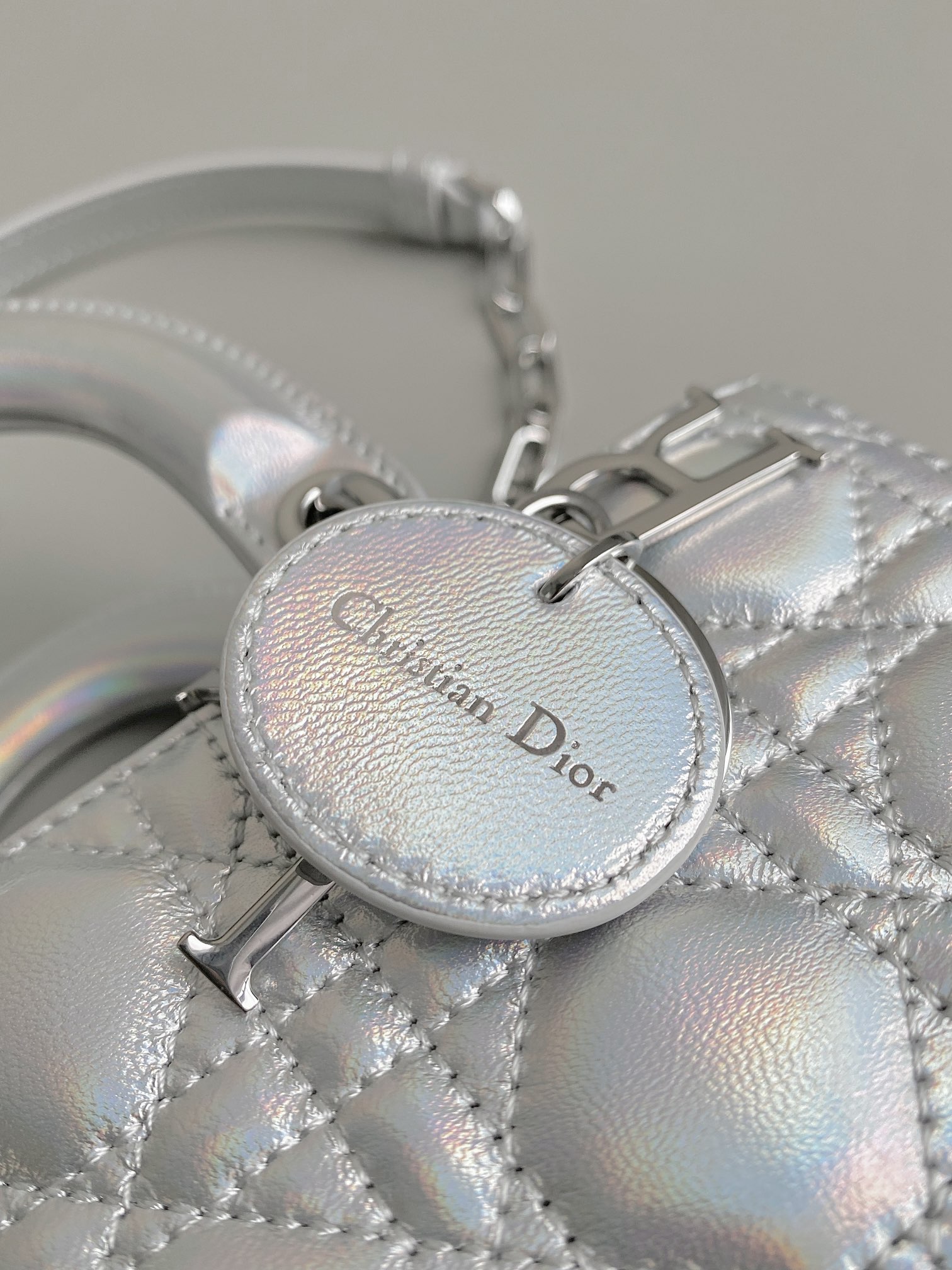 Dior 𝗗-𝗝𝗼𝘆 𝗯𝗮𝗴23新色