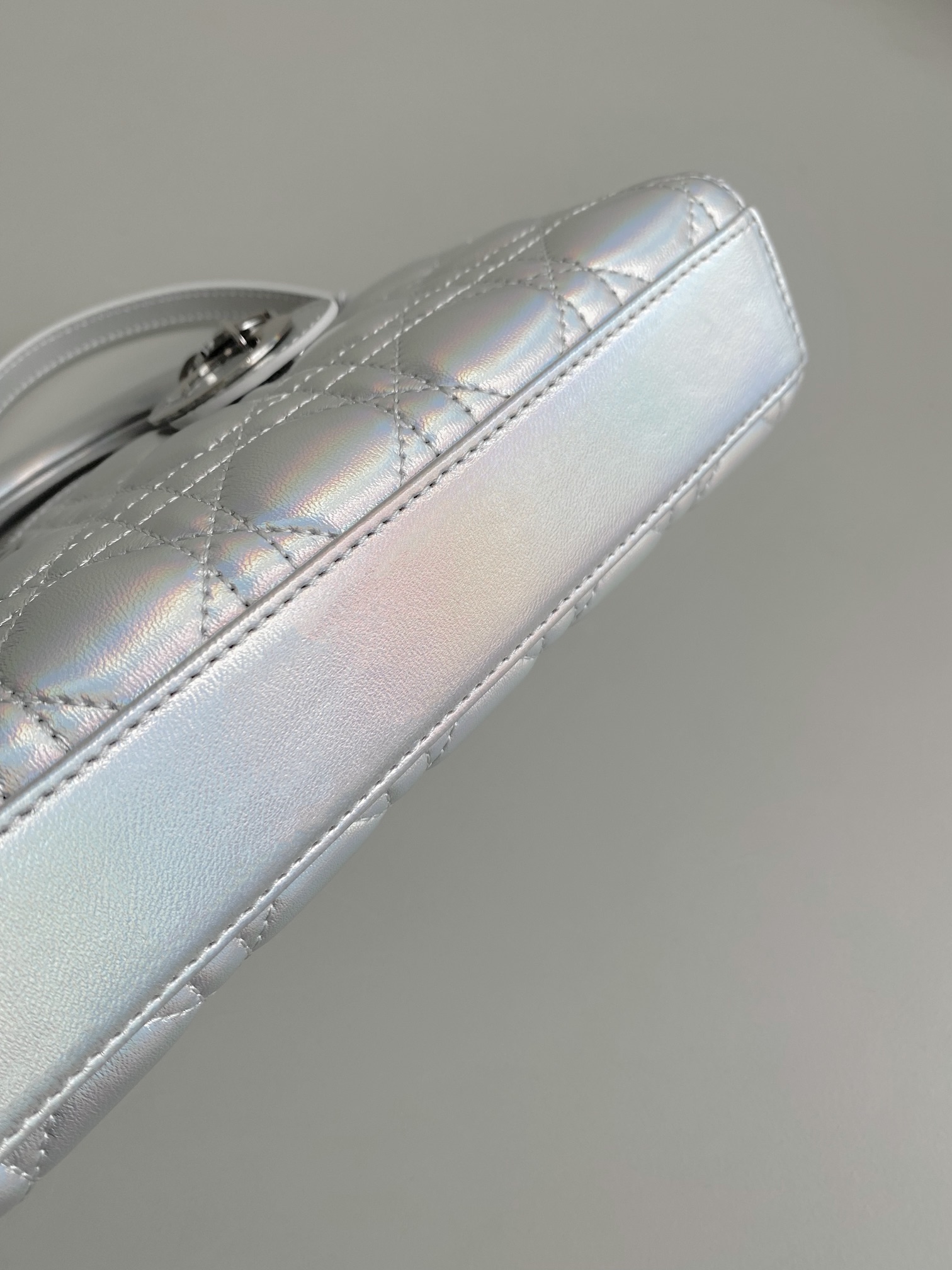Dior 𝗗-𝗝𝗼𝘆 𝗯𝗮𝗴23新色