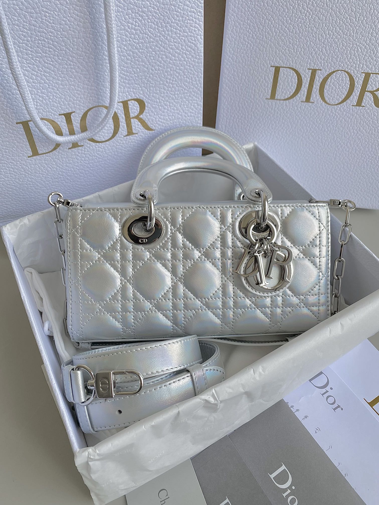 Dior 𝗗-𝗝𝗼𝘆 𝗯𝗮𝗴23新色