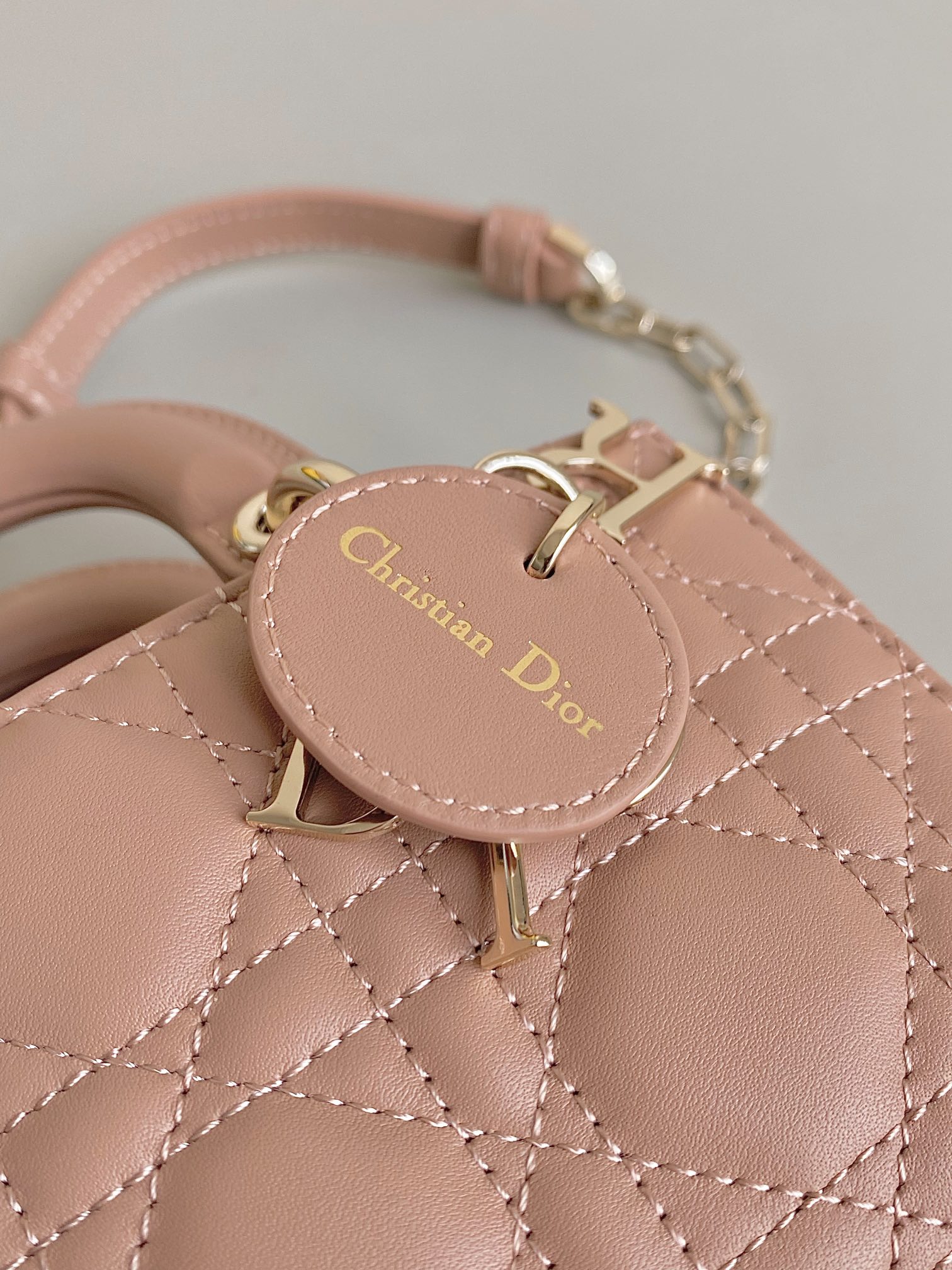 Dior 玫瑰粉 超迷你𝗗-𝗝𝗼𝘆 𝗯𝗮𝗴七夕爱心款 果然就是轮回 回归了一把中古戴妃长方包形
