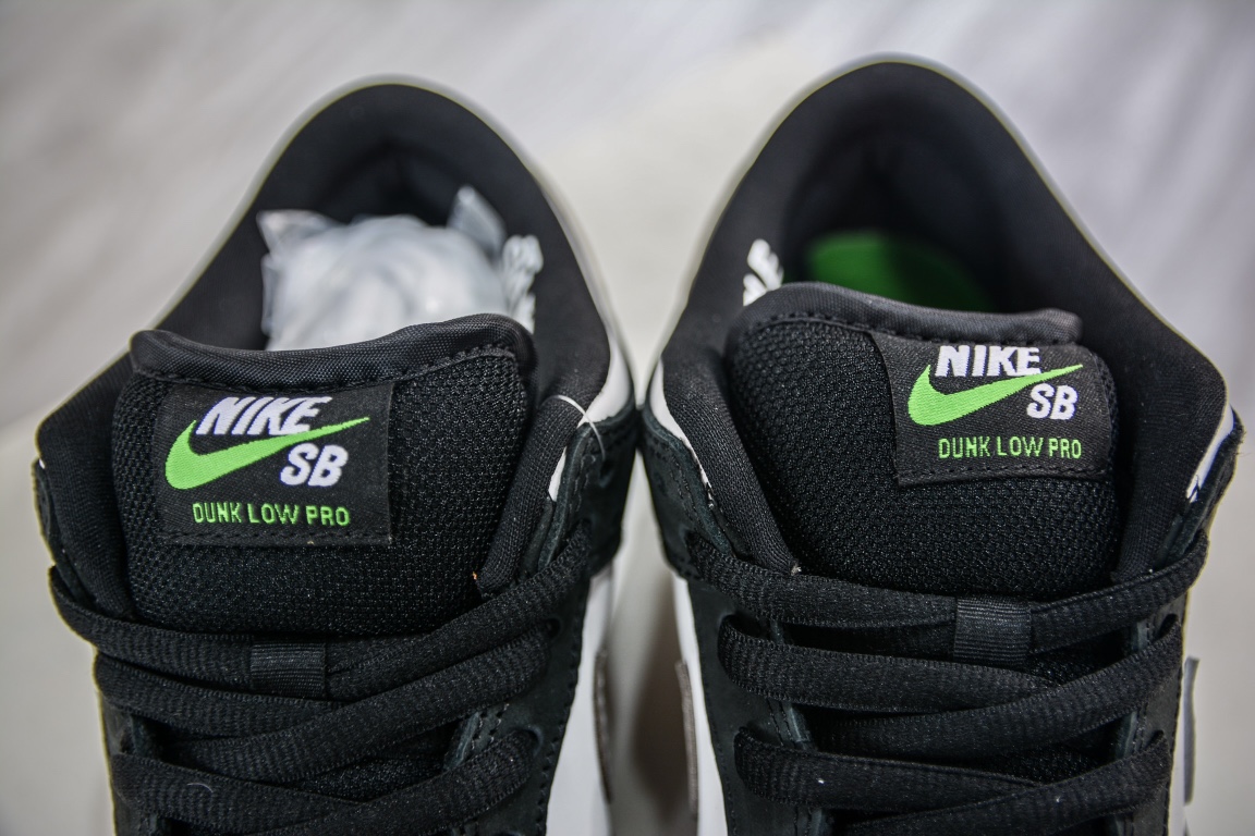 AY version shipped Nike Dunk SB x Staple joint black and white panda pigeon BV1310-013