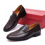 Shopping for top-quality Ferragamo hot items at the counter! 2⃣️0⃣️2⃣️3⃣️Men’s formal leather shoes!
