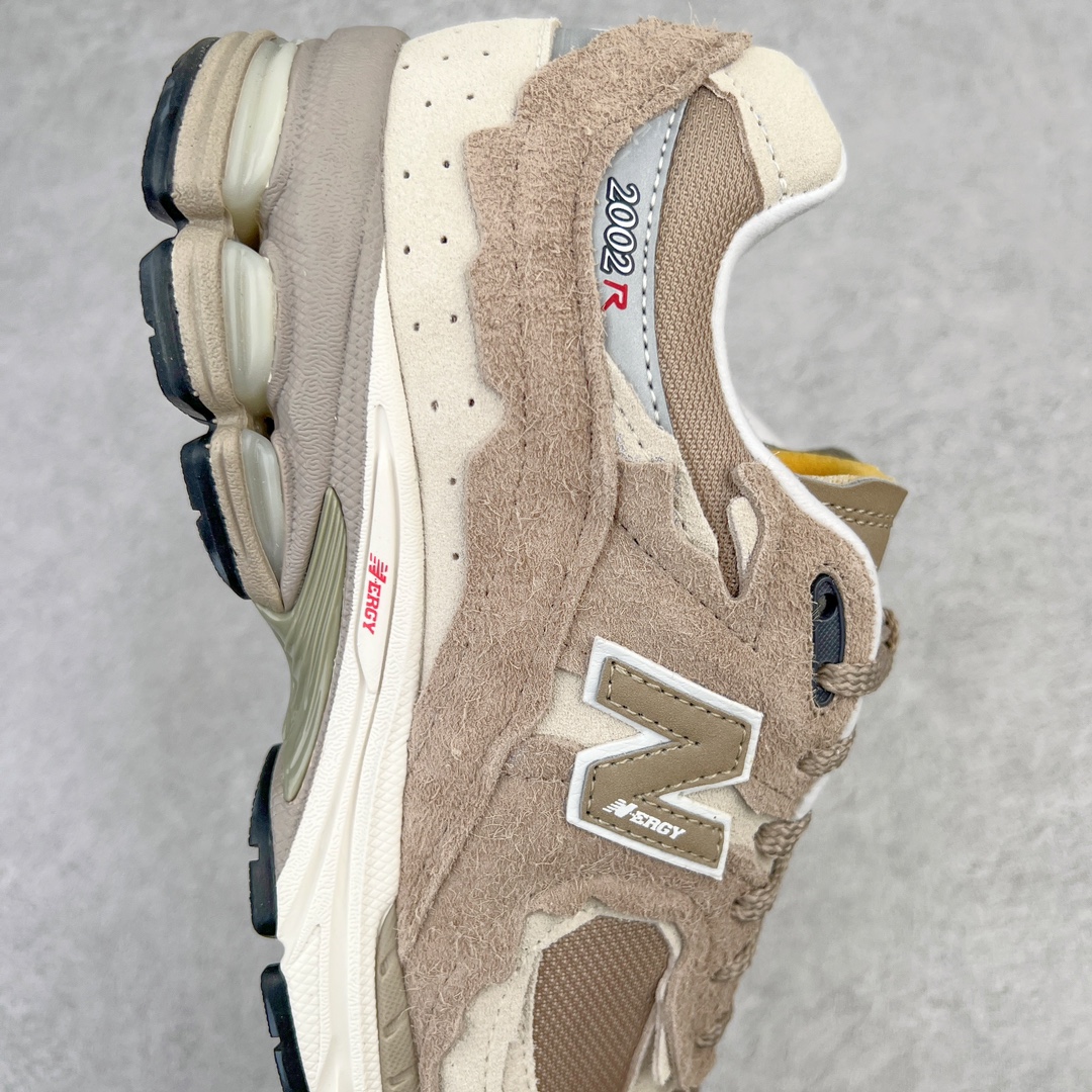 图片[6]-💰240 ＃M纯原 新百伦NB New Balance M2002RDL 浅卡其 全套原楦原纸板原厂数据开发 原厂网纱 原装进口翻毛皮料正确绒感卡色 正确中底拉帮中底网布细节 一比一手工擦旧效果 冲裁组合 匠心打造 耗时两个月开发完成 工艺极其复杂难度可想而知 新开独立私模大底 全网唯一正确做旧组合大底 高端零售专供产物 尺码：36 37 37.5 38 38.5 39.5 40 40.5 41.5 42 42.5 43 44 44.5 45 45.5 46.5 47 编码：by3936010-运动鞋