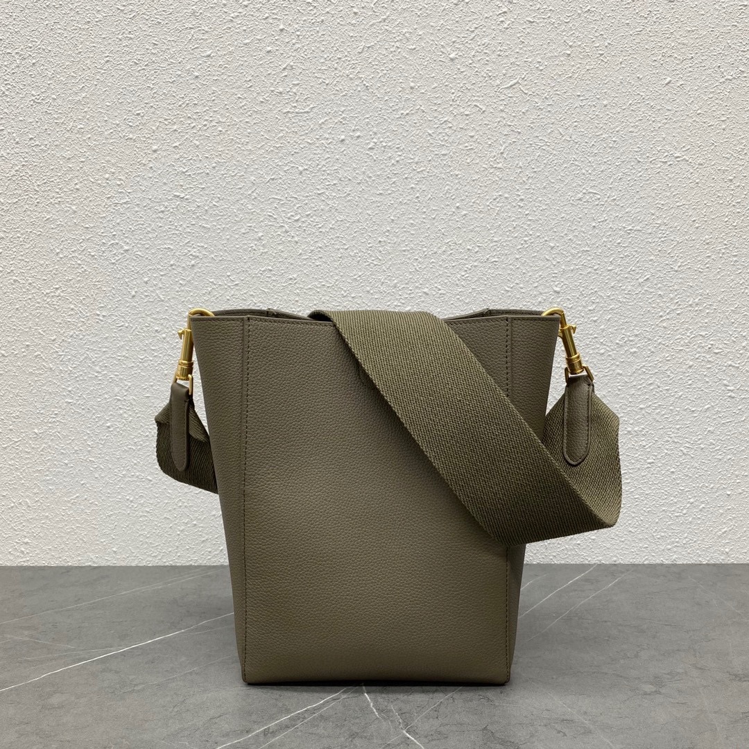 Hurry up and the Celine bucket bag reappears. The classic model is available for purchase in small quantitiesTop original leather quality CELI_NE