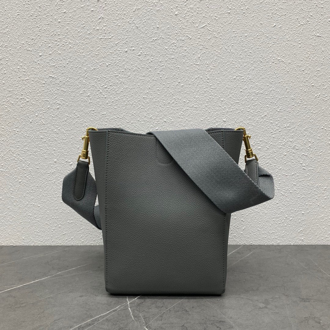 Hurry up and Celine Bucket Bag reappears. The classic model is available for purchase in small quantities. Top original leather quality. CELI_NE