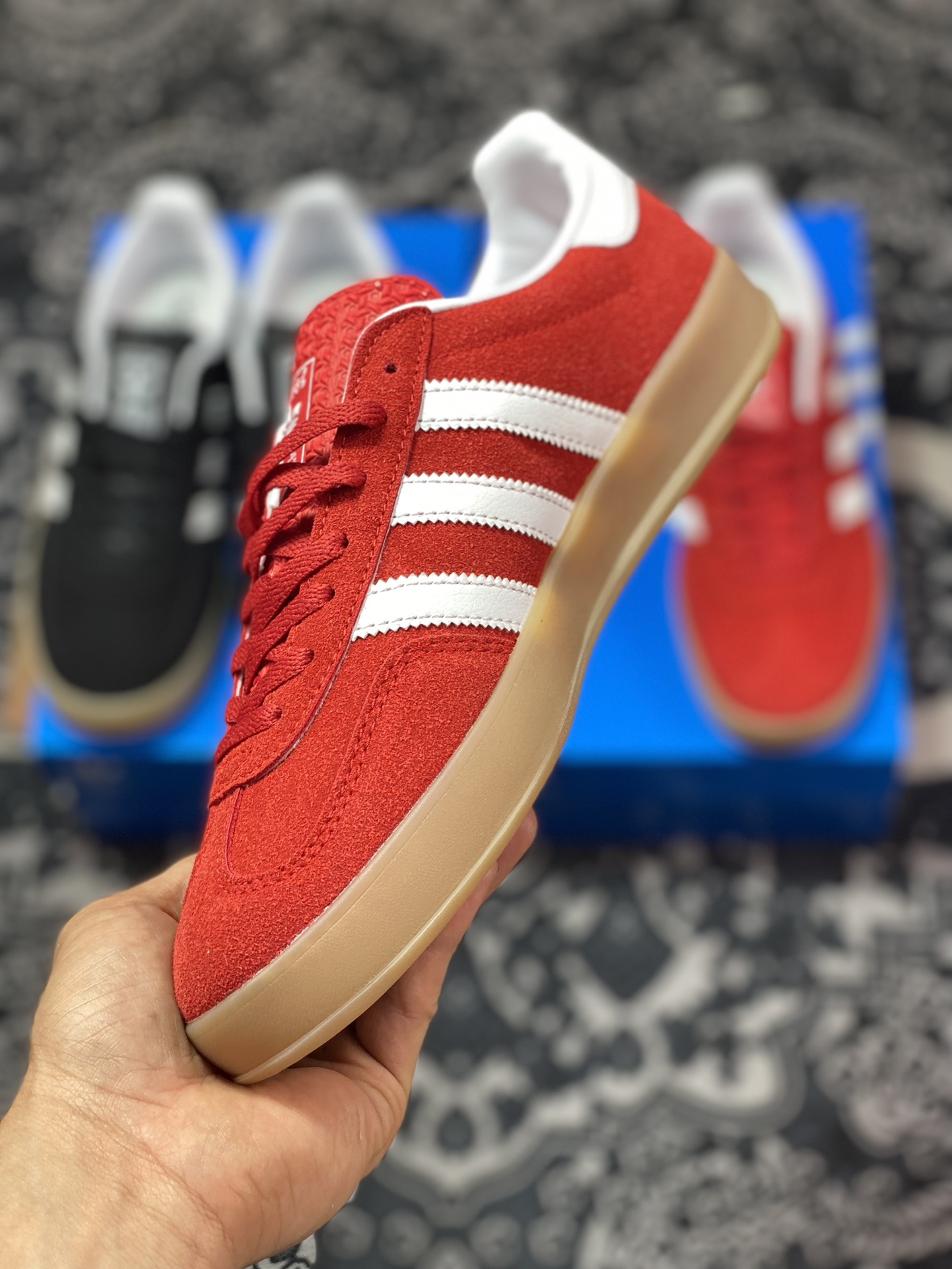 Adidas Gazelle Indoor Trainers low-top sneakers ”red and white rubber sole” HQ8718