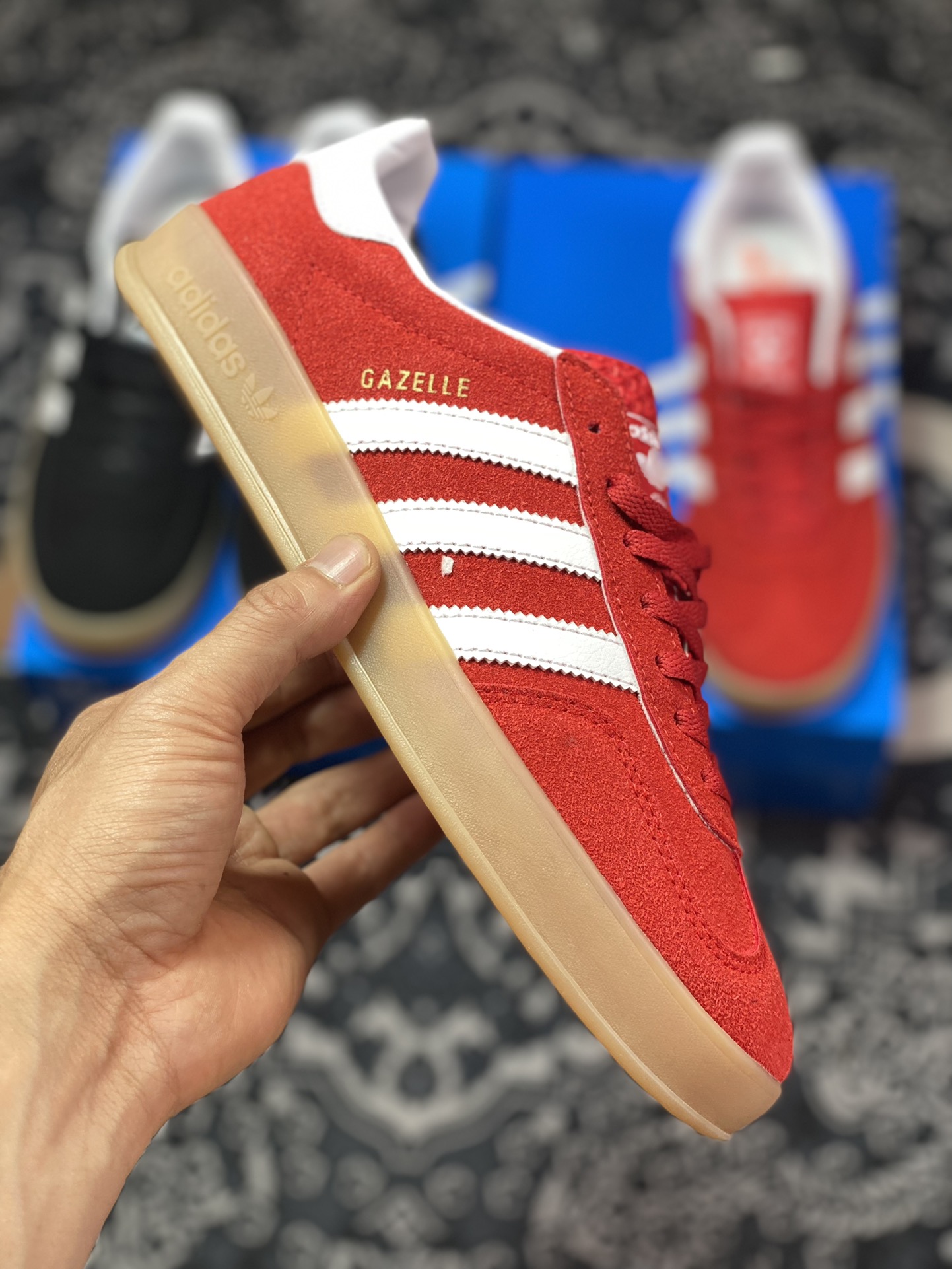 Adidas Gazelle Indoor Trainers low-top sneakers ”red and white rubber sole” HQ8718