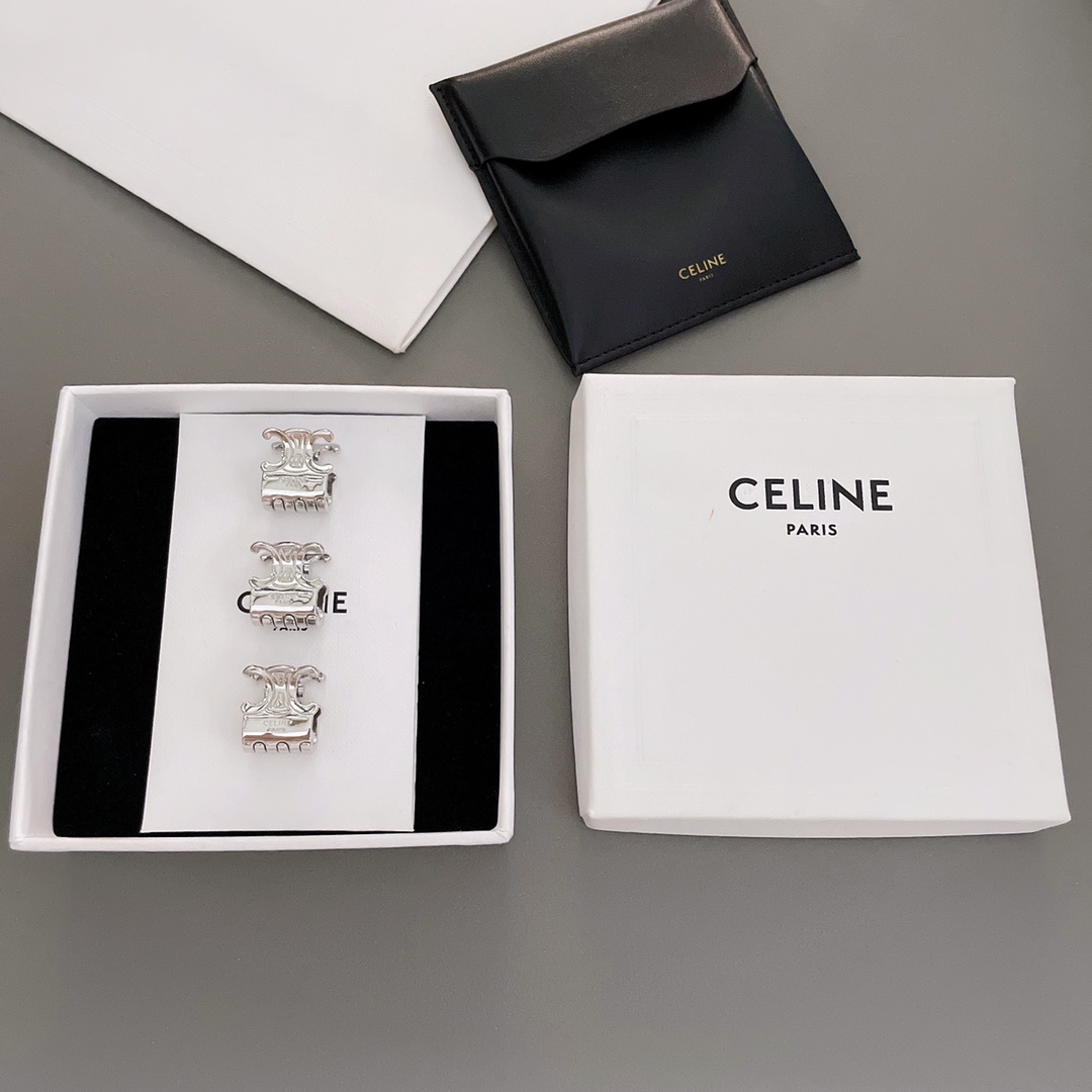 NO:634374,88200 [C Metal Set Small Clip] Z, the latest silver D single hair set from a certain internet celebrity is gone!  Who can say no to this little cutie!  A beautiful mini hairpin that you will want to wear every day!  It’s so exquisite and cute that you can match it freely and clip it wherever you want!  The French retro style feel makes people unable to take their eyes away, and it has a high rate of appearance in daily matching!  The accessories are all made by CNC machine in separate parts. Each claw tooth is tightly closed and the tooth edge has a blunt edge and is rounded and polished, so it will not scratch your hair!  The texture is thick and shiny when you get it, and it can stand up to scrutiny at first glance!  Becoming an exquisite girl starts with the hair details. You must have a legendary princess head. The small gripper instantly allows you to get a new look, exude exquisite artifacts, and return to your girlhood!  ,,hairpins,Cardia high-end jewelry1986090988200【C金属套装小抓夹】Z ,最新银色某网红套D单发走啦！谁能拒绝这款小可爱呢！一款绝美迷你小发夹,让你天天都想戴着！简直精致可爱到爆炸,任你自由灵魂搭配,想夹哪里就夹哪里！法式复古风格的feel,让人挪不开眼,日常搭配出场率贼高！配件均是CNC上机分件做的,每根爪齿密闭合缝齿边有钝边圆润打磨处理的,不会抓伤头发！到手质感厚实有光泽,一看经得起推敲！做一个精致的girl 从头发细节开始,必须要拥有一个传说中的公主头呀,小抓夹瞬间让你get新造型,散发精致神器,简直重回少女时代！,,hairpins,卡迪亚高端饰品,Jewelry