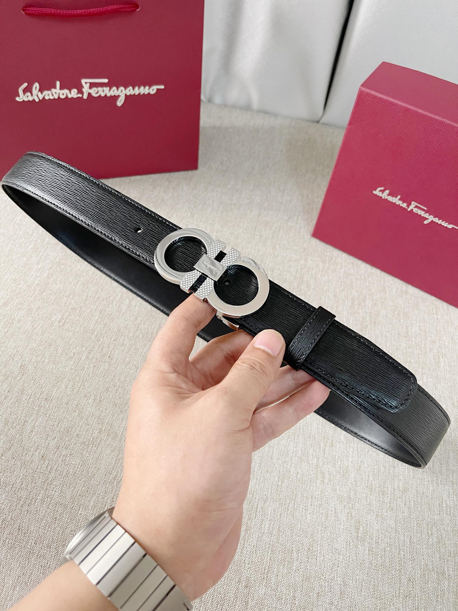 Original Ferragamo: cinturón de hombre de 3.5 cm de cuero de primera capa con superficie rayada, interior de cuero de p…