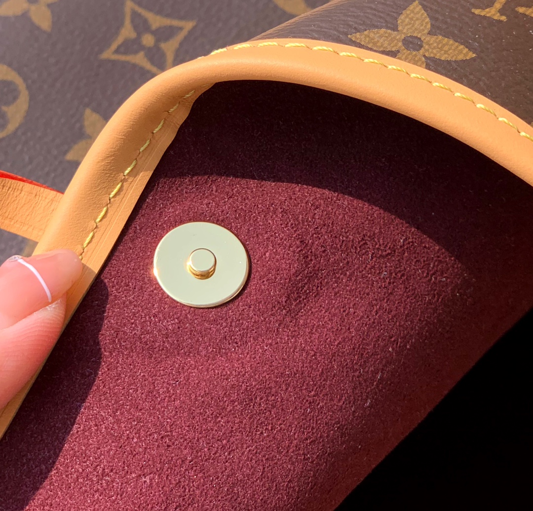 🌼 尺寸39x30x15cm 🇭🇰香港贸易公司订单！CARRYALL系列M46197中号购物袋，上市第一