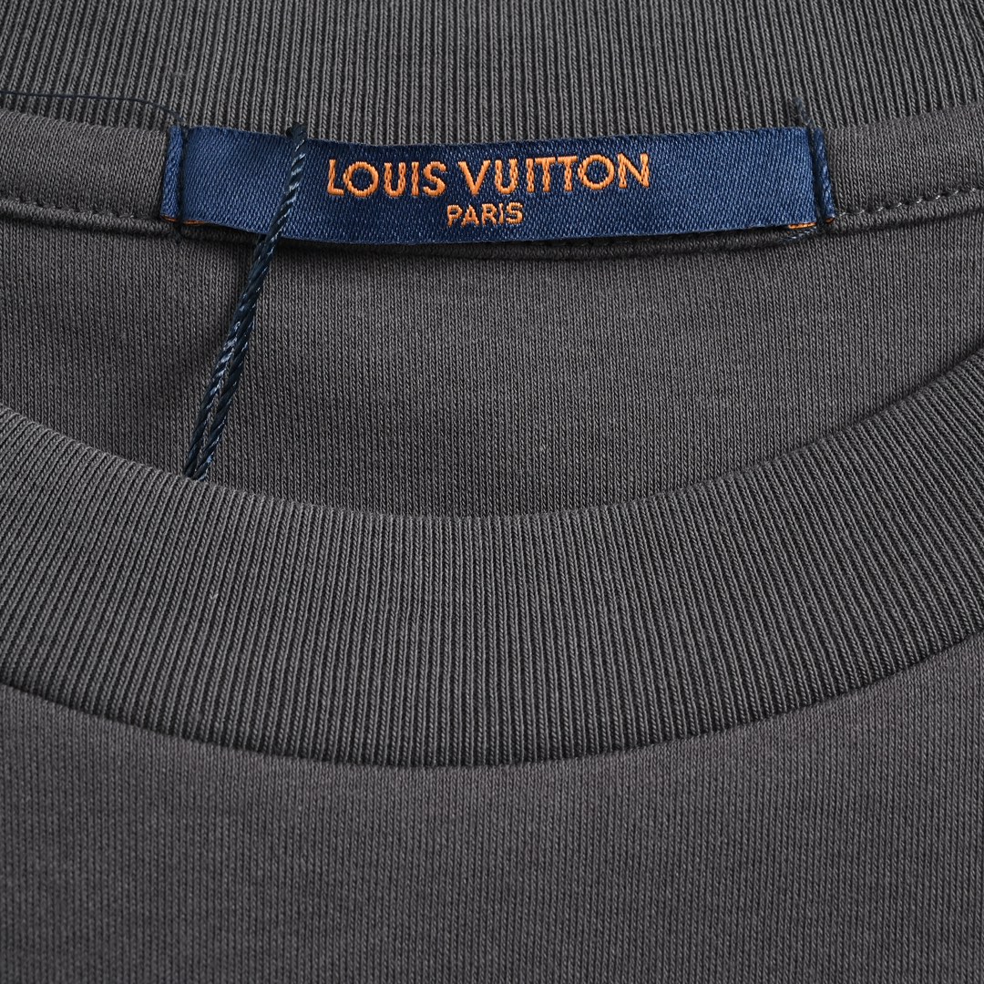 Louis Vuitton/路易威登 经典胸口刺绣小标短袖