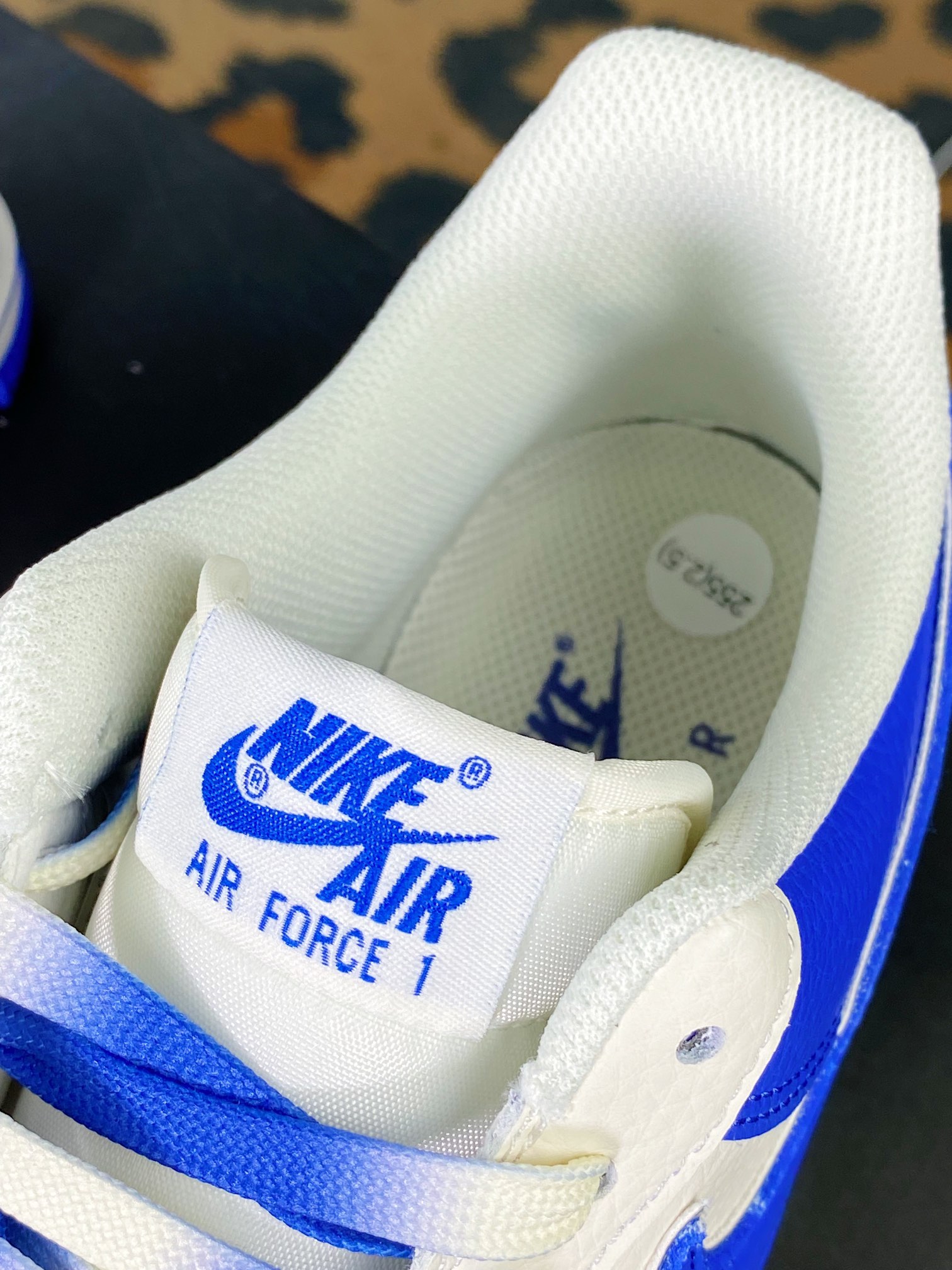 260 Air Force 1 Low"Terror Squad"空军一号经典板鞋“拼接米白黑皇家蓝TS刺绣”lO5636-666