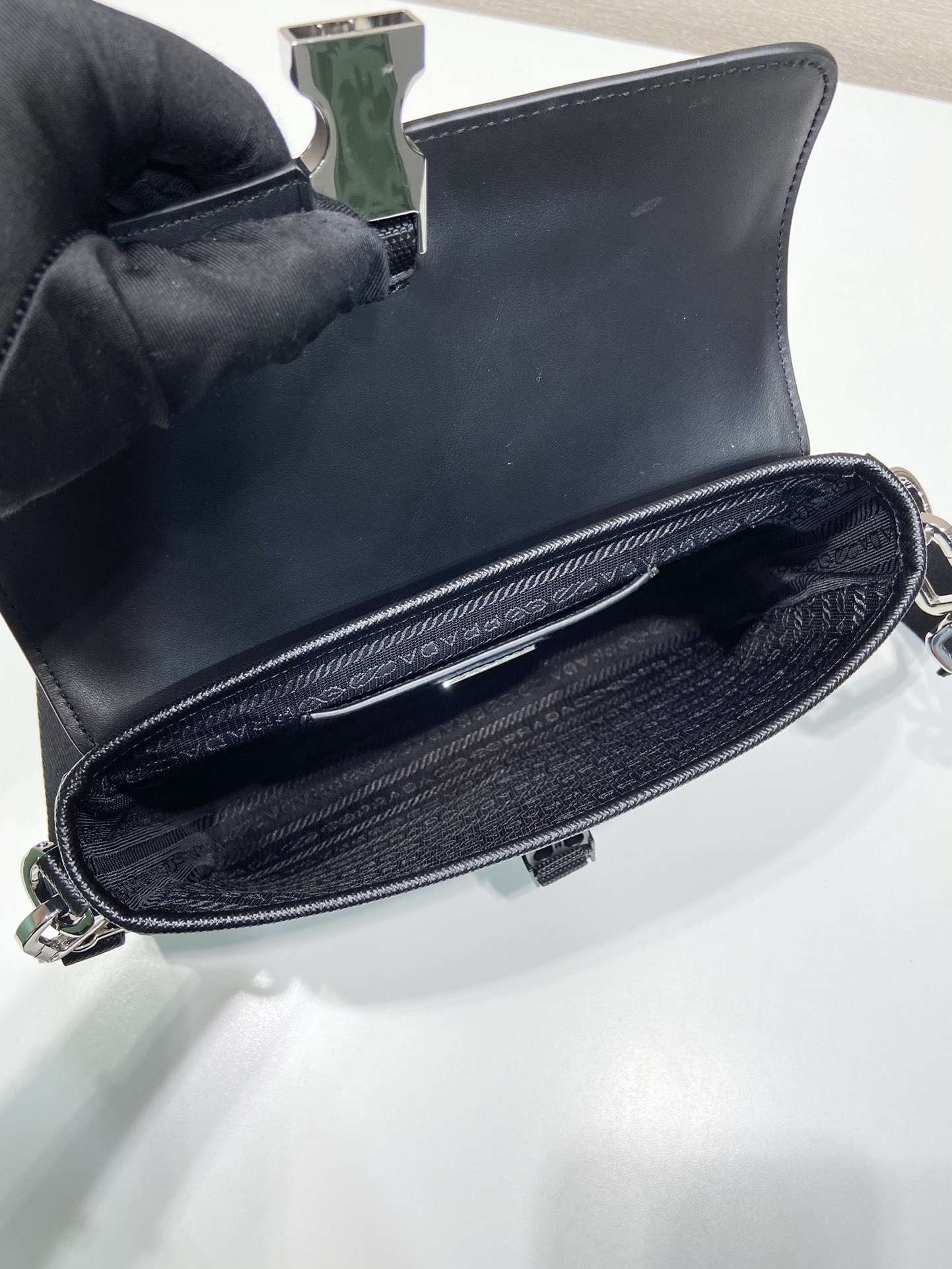 Prada Re-Nylon Crossbody Bag - 2VD044 - Stylish and Sustainable Design 9 i1683359806 3106 7