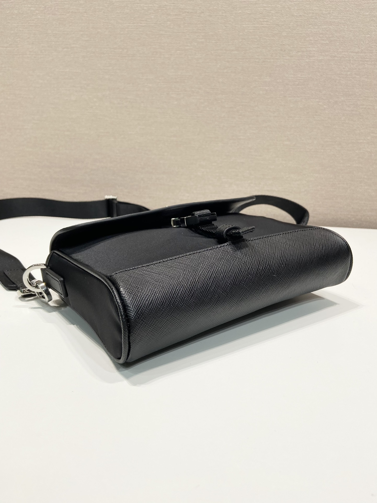 Prada Re-Nylon Crossbody Bag - 2VD044 - Stylish and Sustainable Design 5 i1683359806 545 3