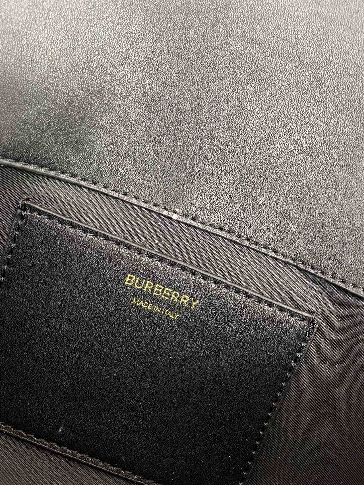 460 Burberry精巧包款 装饰 Burberry 格纹和缉明线皮革