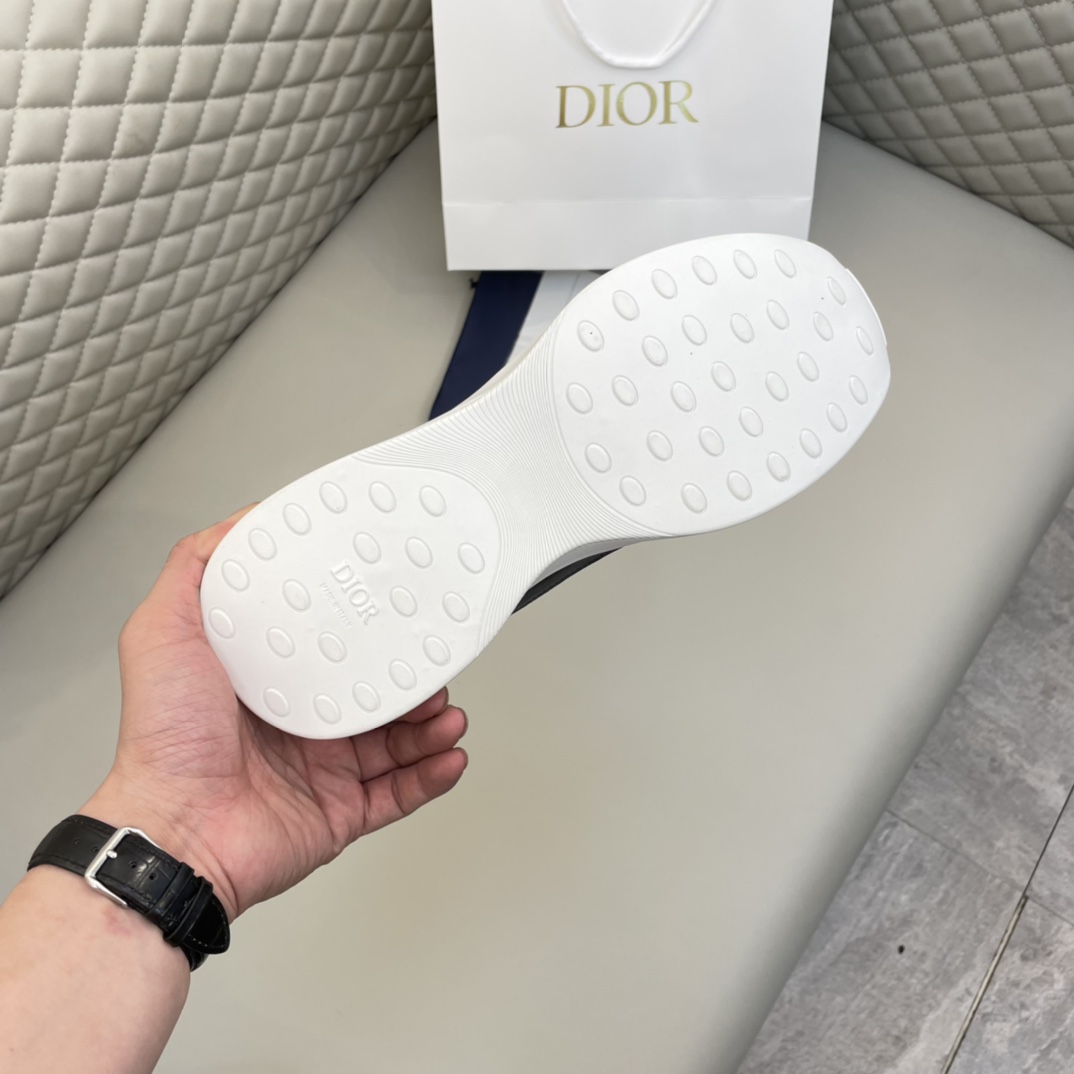 Precio de venta: P180 Marca: Dio* "Dio*" lowtop trainers Talla: 38-44 (se puede personalizar 45) Mat