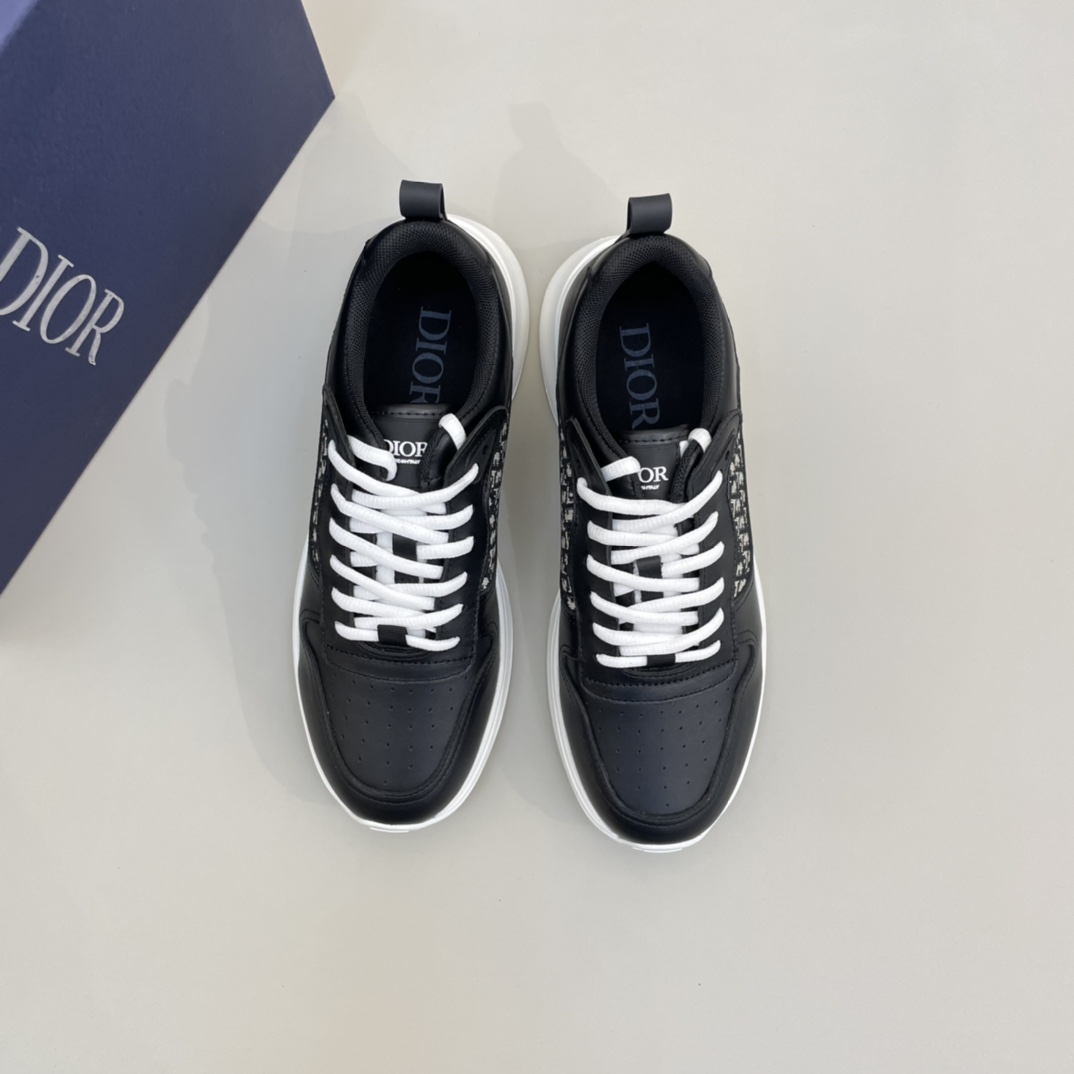 Precio de venta: P180 Marca: Dio* "Dio*" lowtop trainers Talla: 38-44 (se puede personalizar 45) Mat