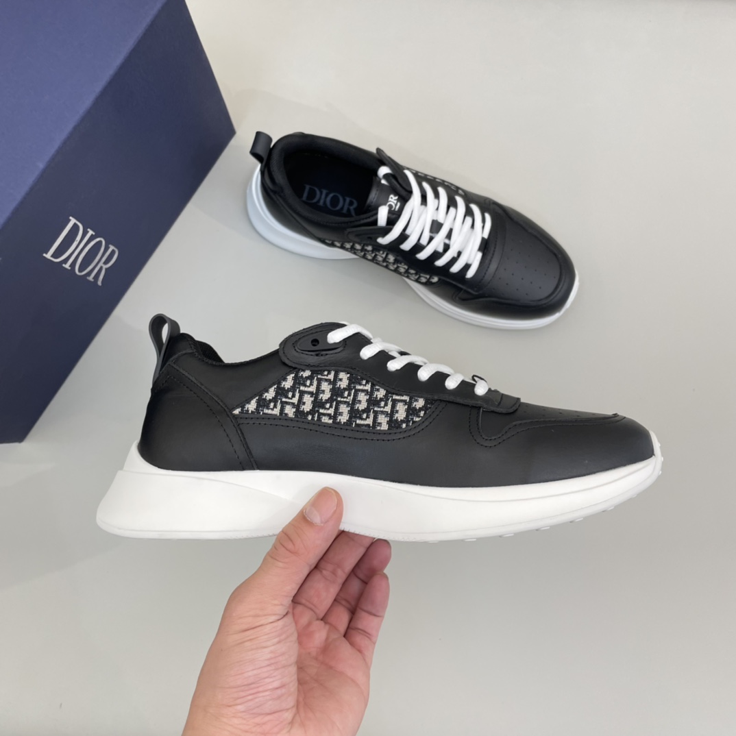 Precio de venta: P180 Marca: Dio* "Dio*" lowtop trainers Talla: 38-44 (se puede personalizar 45) Mat