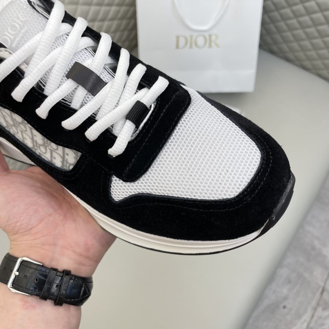 Precio de venta: P180 Marca: Dio* "Dio*" lowtop trainers Talla: 38-44 (se puede personalizar 45) Mat