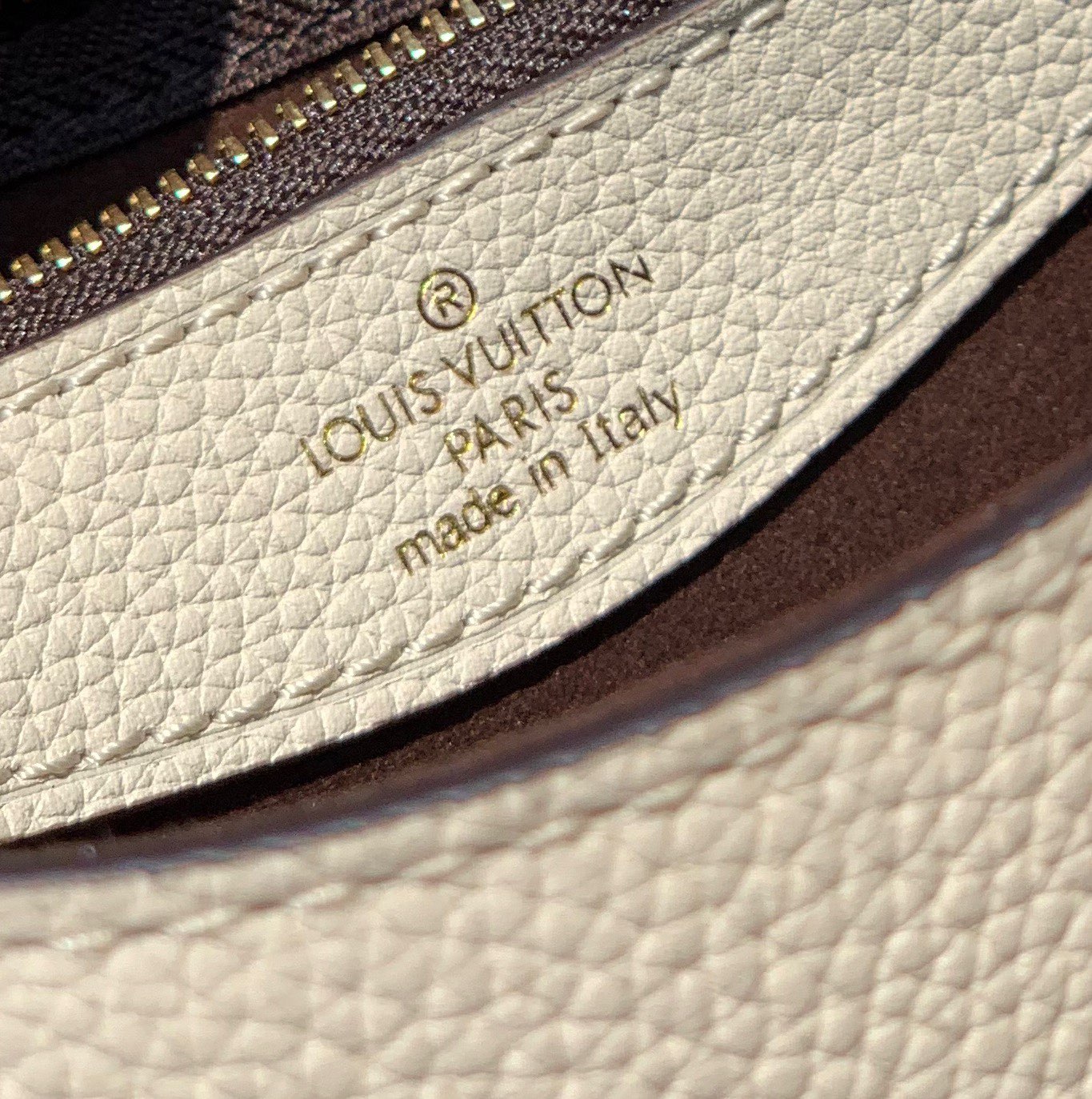 🌼尺寸 25×9×15cm🇭🇰香港贸易公司订单！M46388 LV新款全皮法棍包，奶油白敢说是这个夏天最