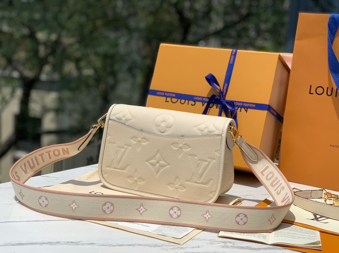 🌼尺寸 25×9×15cm🇭🇰香港贸易公司订单！M46388 LV新款全皮法棍包，奶油白敢说是这个夏天最