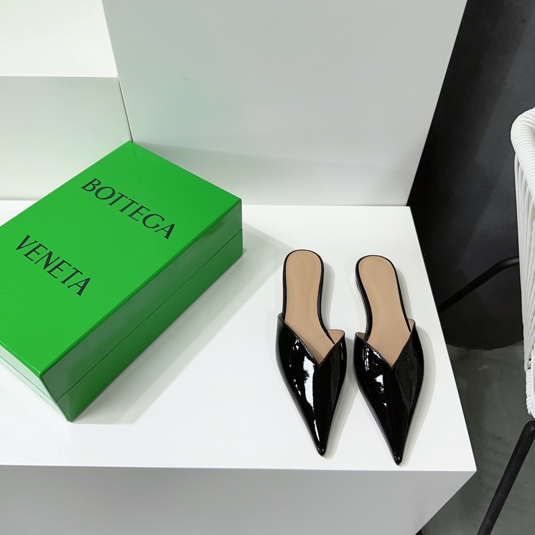 Bottega Veneta BV 23 Spring/Summer Flat Shoes: High-Quality Italian Leather and Stamp Logo. - 图片 1