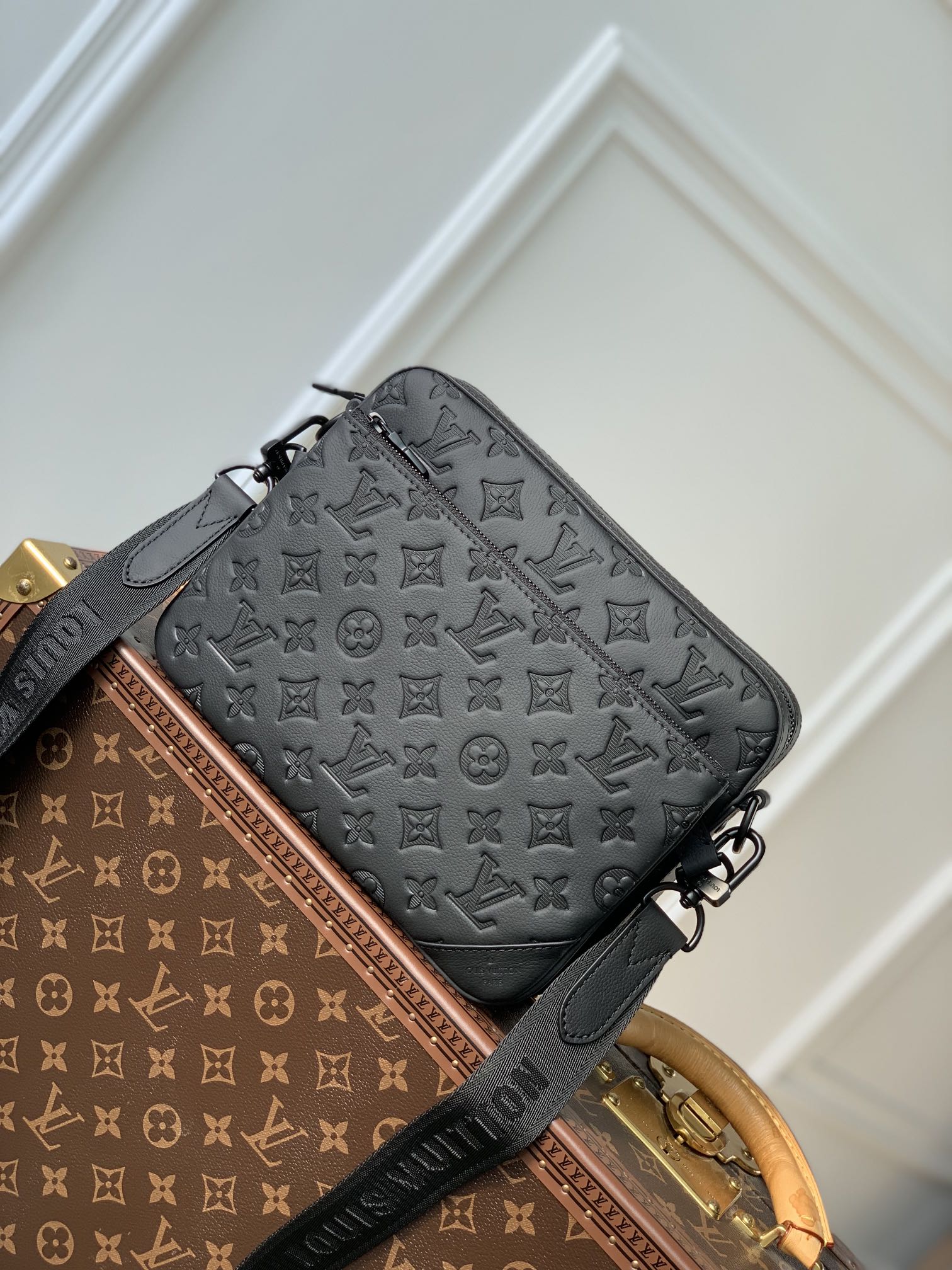 Louis Vuitton Messenger Bags Cowhide Fabric M46602