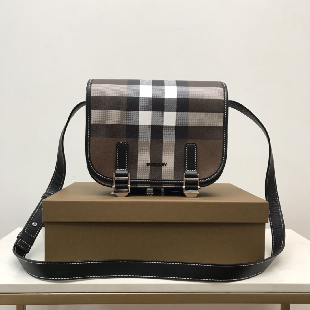 [Burberry top-quality original] messenger bag with a straight silhouette, newly made of plaid eco-friendly canvas. This eco-friendly canvas mater