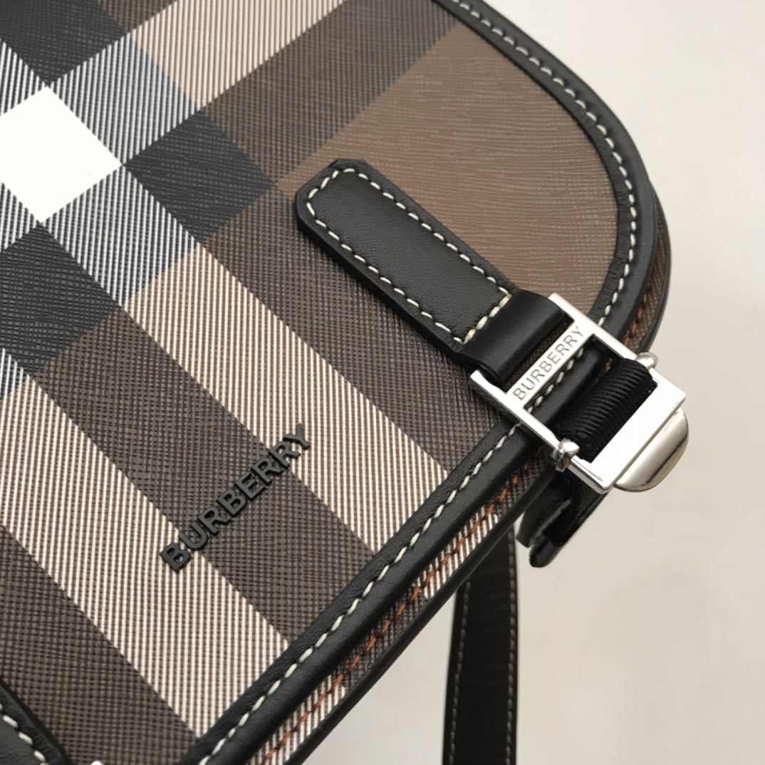 [Burberry top-quality original] messenger bag with a straight silhouette, newly made of plaid eco-friendly canvas. This eco-friendly canvas mater