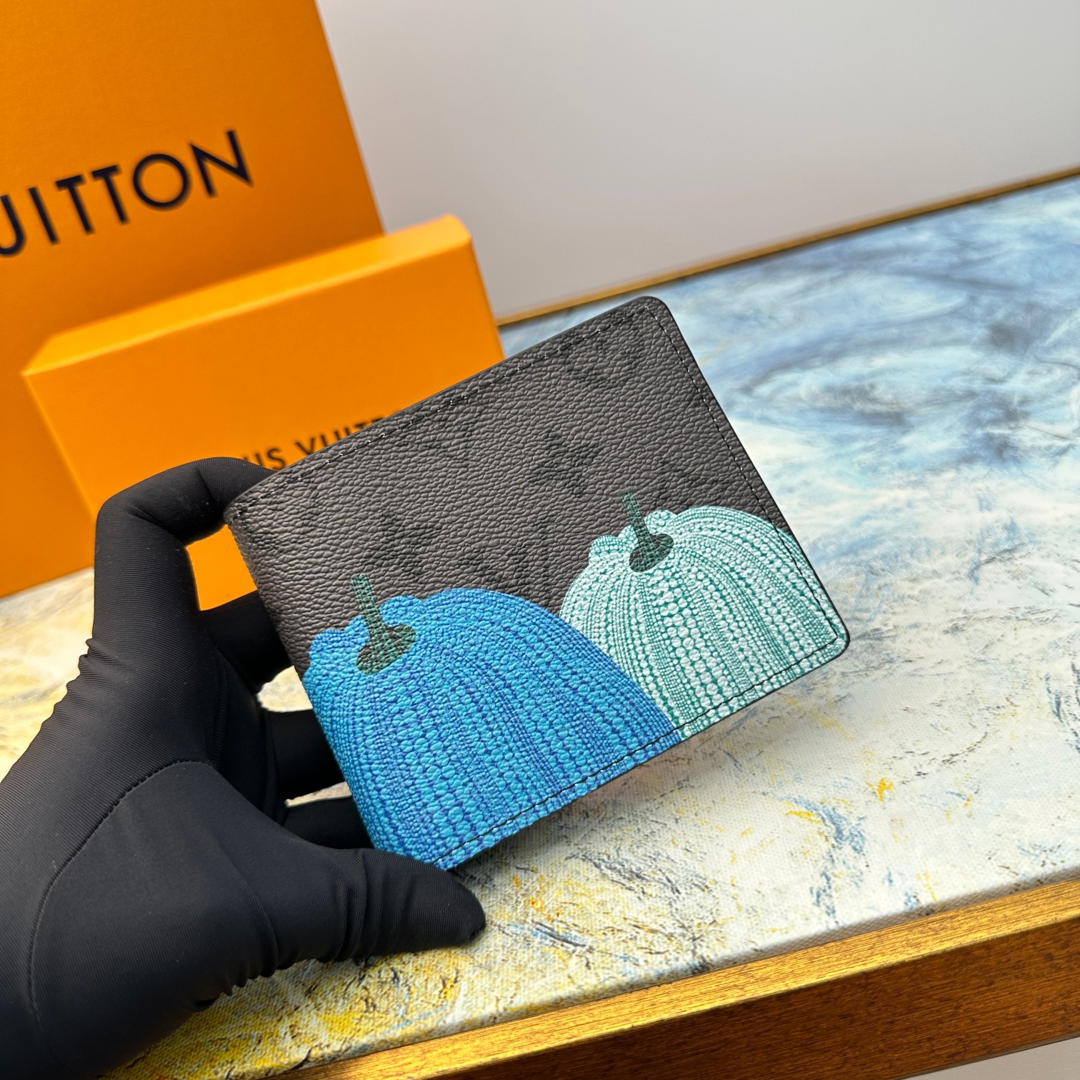 Men's leather bifold wallet side profile