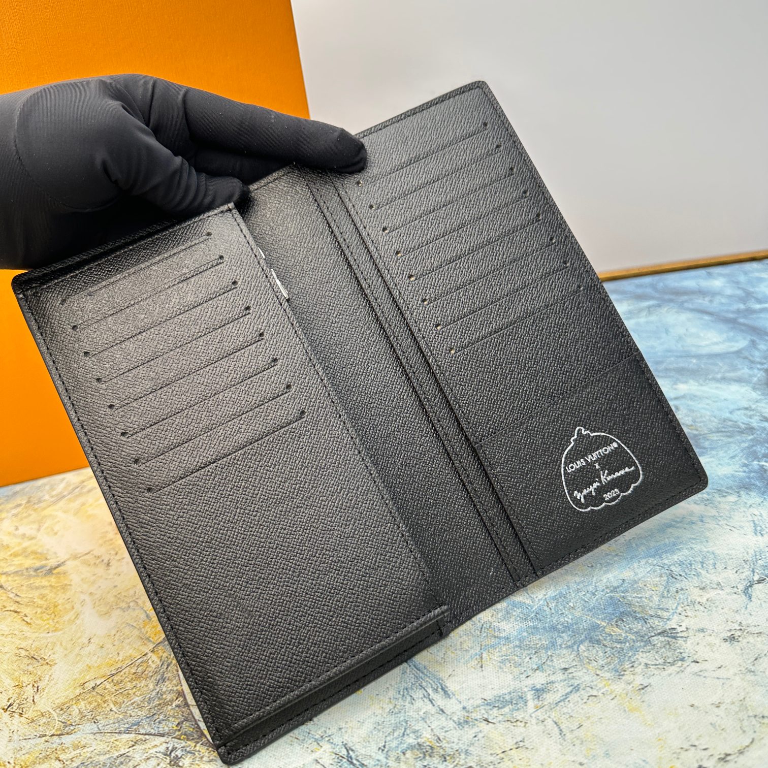 Various color options of the leather bifold wallet.