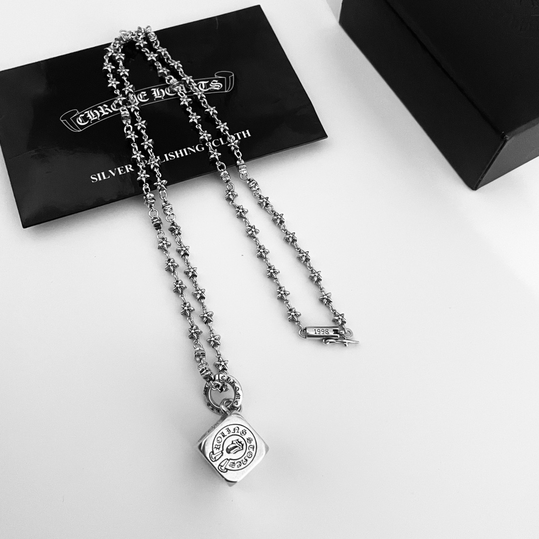 NO:861119,New [Counter Quality] Chrome Hearts Classic Retro Dice Pendant Five-Star Necklace Concave and Concave Shape Different Pattern Design Styles Show Different Crosses and Scout Flowers are Chrome Hearts’ Symbols So They Are More Enduring Genuine Patterned Chrome Hearts Necklaces Are Different from Ordinary Light Versions in the Market Version-Based Quality Look at the Printing Details The Vintage Old Gray Oxygen Level. Seiko Version!  !  !  Purely handmade ~ Authentic open mold fashion essentials. Can be worn by both men and women. Same style for couples. Official website original. Rock punk Thai silver style. Retro elements. Trendy and versatile!  , jewelry boutique, chrome hearts, chrome hearts, necklace19860909新款【专柜品质】Chrome Hearts克罗心 经典复古骰子吊坠 五星项链 凹凸造型不同的花纹设计风格 呈现出与众不同 十字架 童军花是克罗心的志 所以更经久不衰 正品打版Chrome Hearts克罗心项链区别市场普通轻版 对版对标品质 看字印细节 复古做旧灰氧程度.精工版本！！！ 纯手工打造 ～正品开模潮流时尚必备 男女均可佩戴 情侣同款 官网原版 摇滚朋克泰银风格 复古元素 潮流百搭！,饰品精品,chrome hearts,chrome hearts,necklace,Jewelry