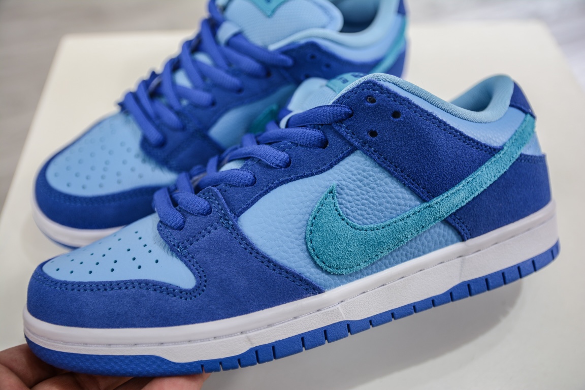 Nike Dunk SB Low Blue Raspberry DM0807-400