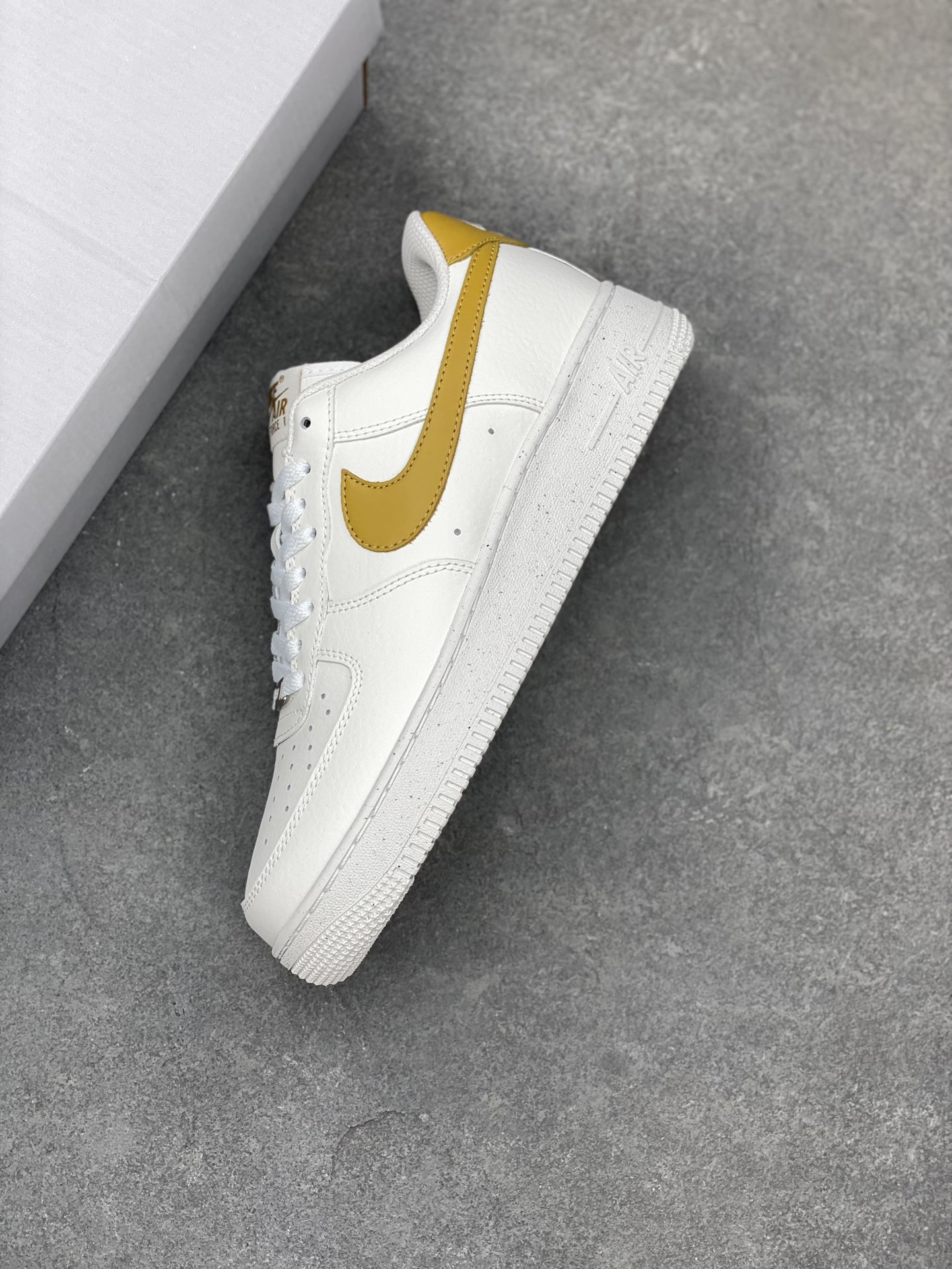 Nike Air Force 1 '07 Low White/Gold Sneaker - Iconic Style, Premium Comfort 8 i1683401862 2565 6