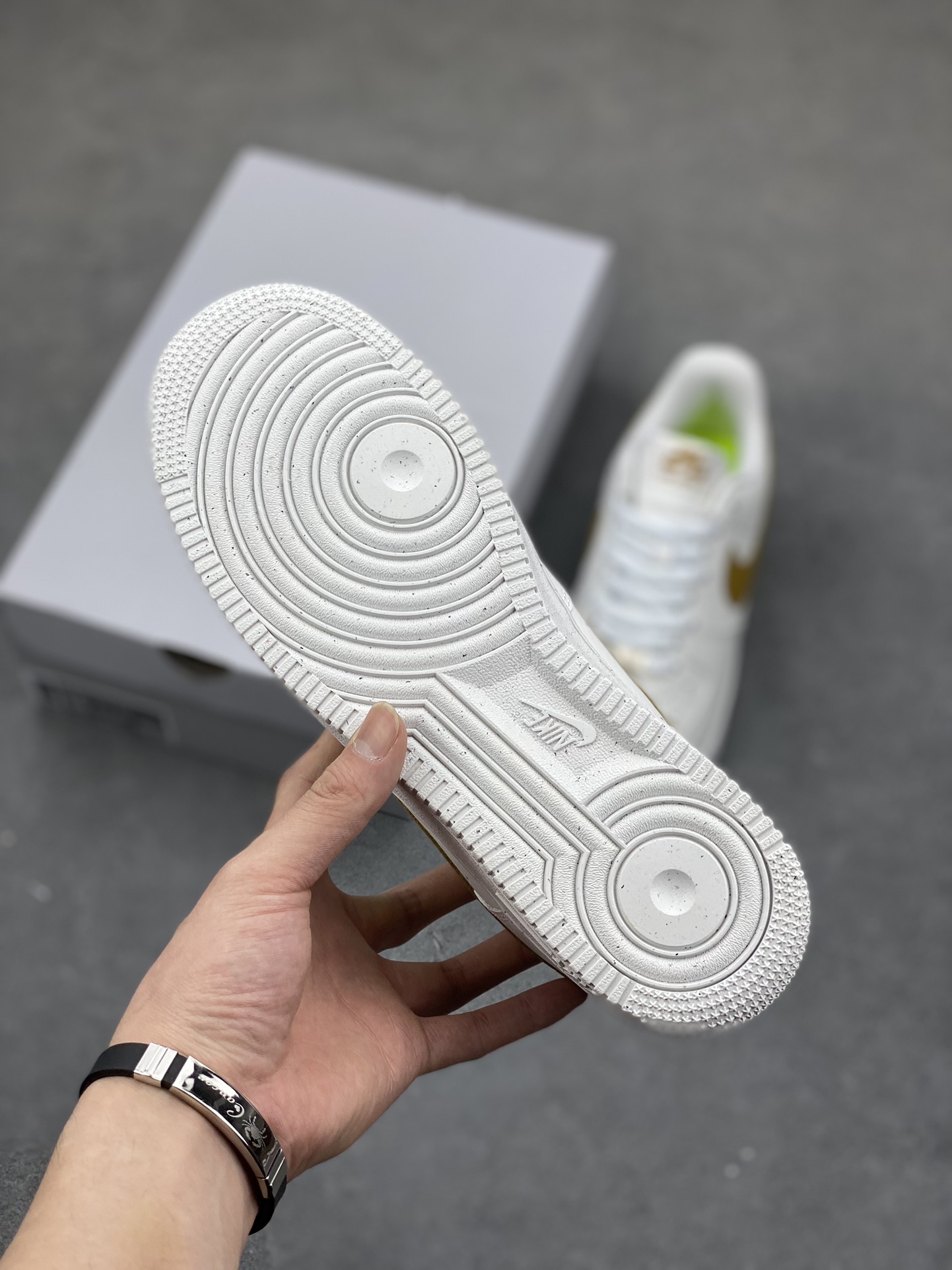 Nike Air Force 1 '07 Low White/Gold Sneaker - Iconic Style, Premium Comfort 7 i1683401862 7823 5