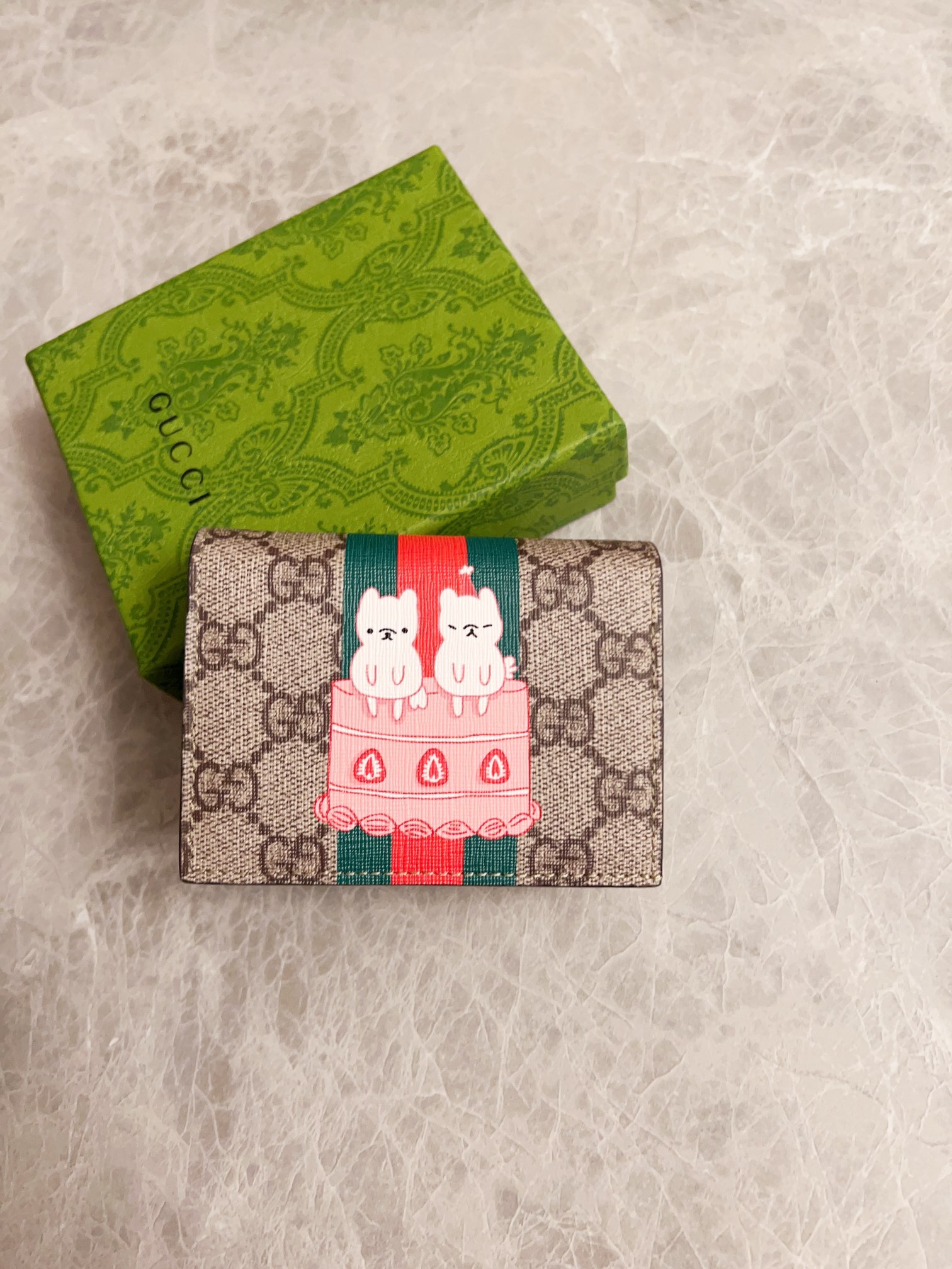 NO:741164,Gucci latest!  Camouflage cartoon card holder~wallet!  Paired with white pig-grain cowhide, it’s exquisite and colorful!  Model 736784 Size 11x8.5x3cm Color white, Gucci wallet, gucci, wallets, cowhide19860909Gucci 最新！迷彩卡通卡包～钱包！搭配白色猪纹牛皮,精致华彩！ 型号736784 尺寸11x8.5x3cm 颜色白色,Gucci钱包,gucci,wallets,cowhide,欧美剧