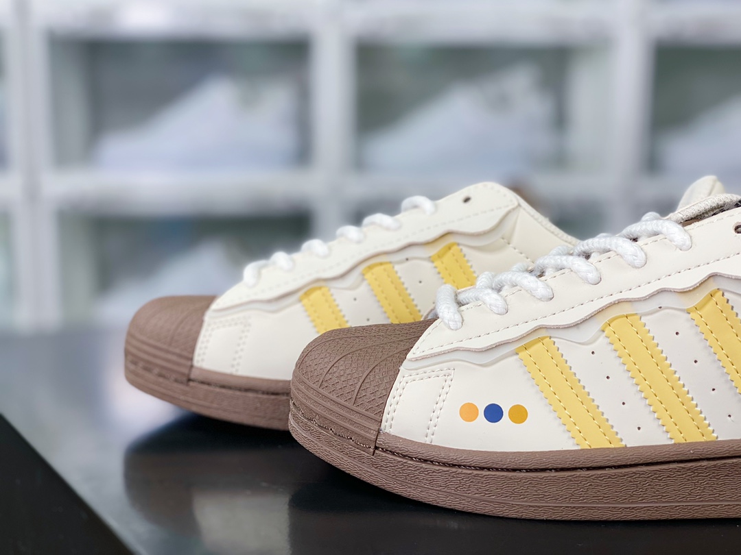 Adidas Originals Superstar ”Steamed Milk/Lace” shell toe series low-top sneakers ”leather beige yellow graffiti” GW4440