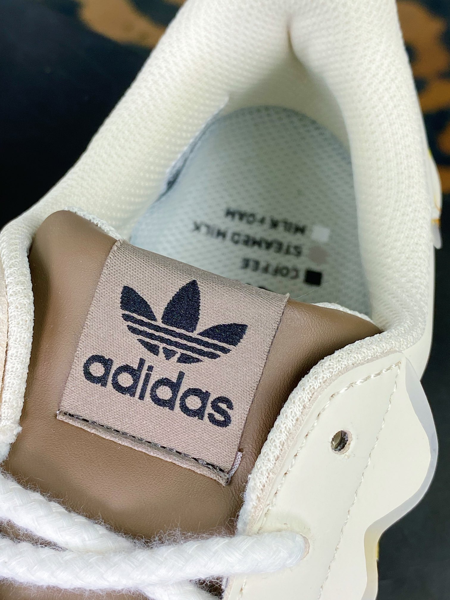 140 Adidas Originals Superstar"Steamed Milk/Lace"贝壳头系列低帮板鞋“皮革米白黄涂鸦”GW4440