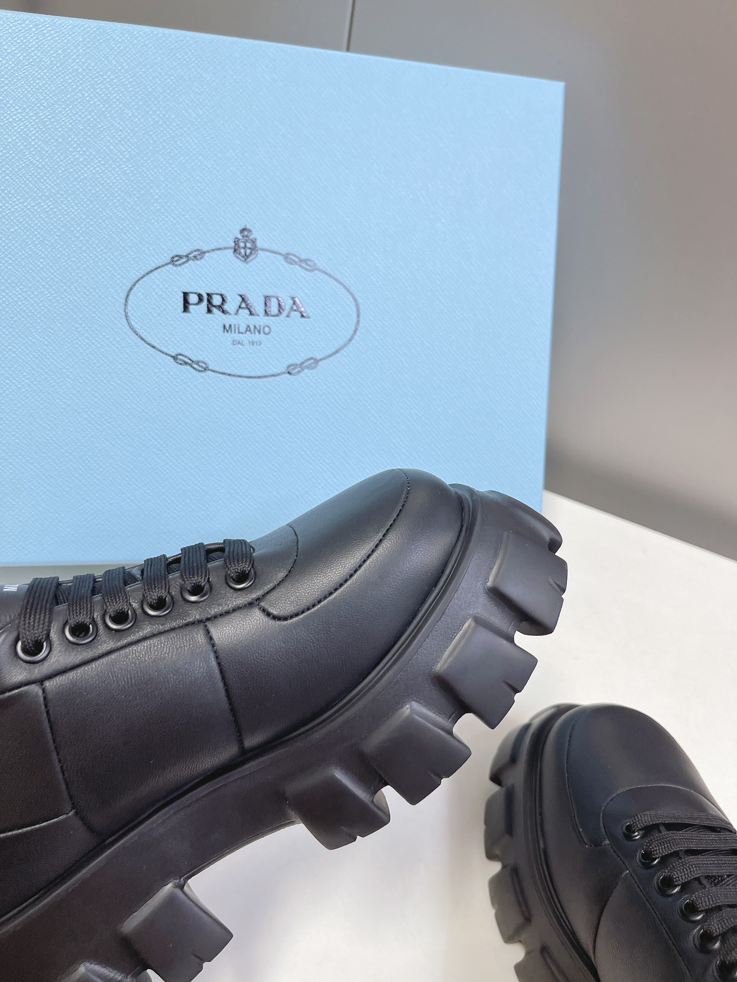 RADA普拉达夏季走秀新款面包鞋系列
