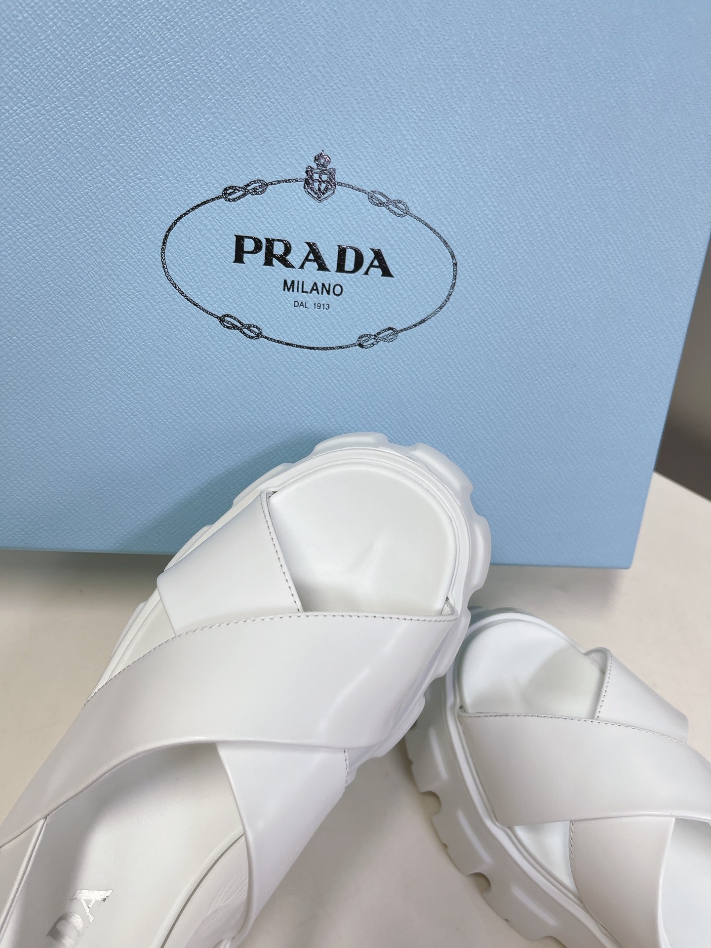 RADA普拉达夏季走秀新款面包鞋系列