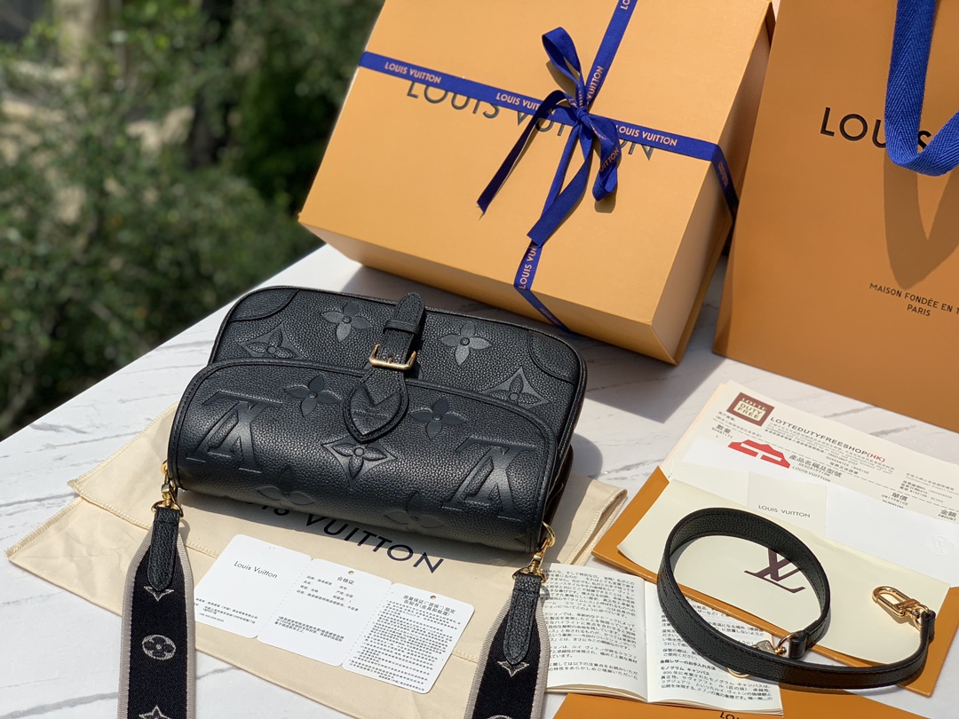 非市场普通货 进口皮料半钢五金尺寸 25×9×15cm🇭🇰香港贸易公司订单！M46386，久看不厌的Iv