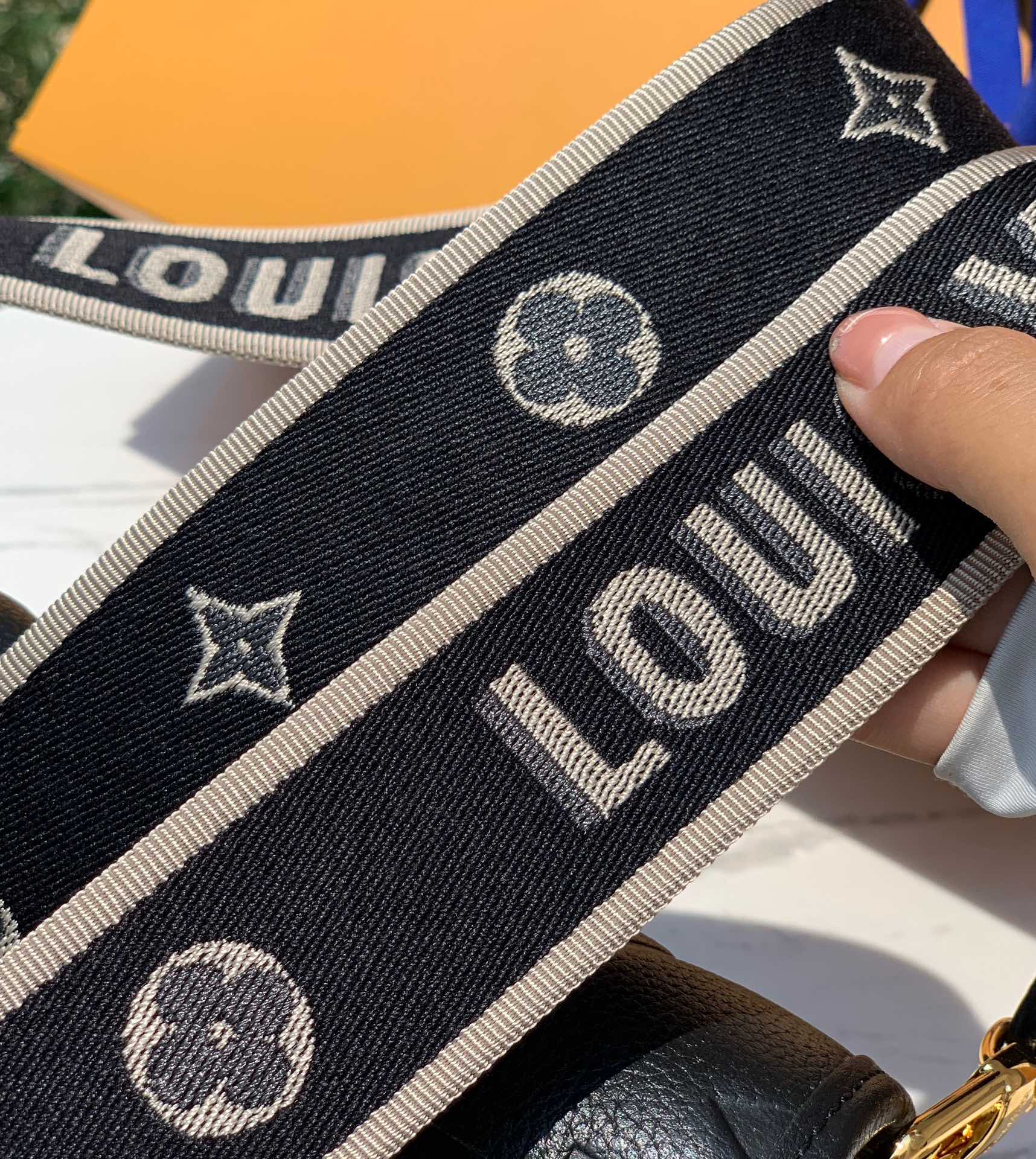 非市场普通货 进口皮料半钢五金尺寸 25×9×15cm🇭🇰香港贸易公司订单！M46386，久看不厌的Iv