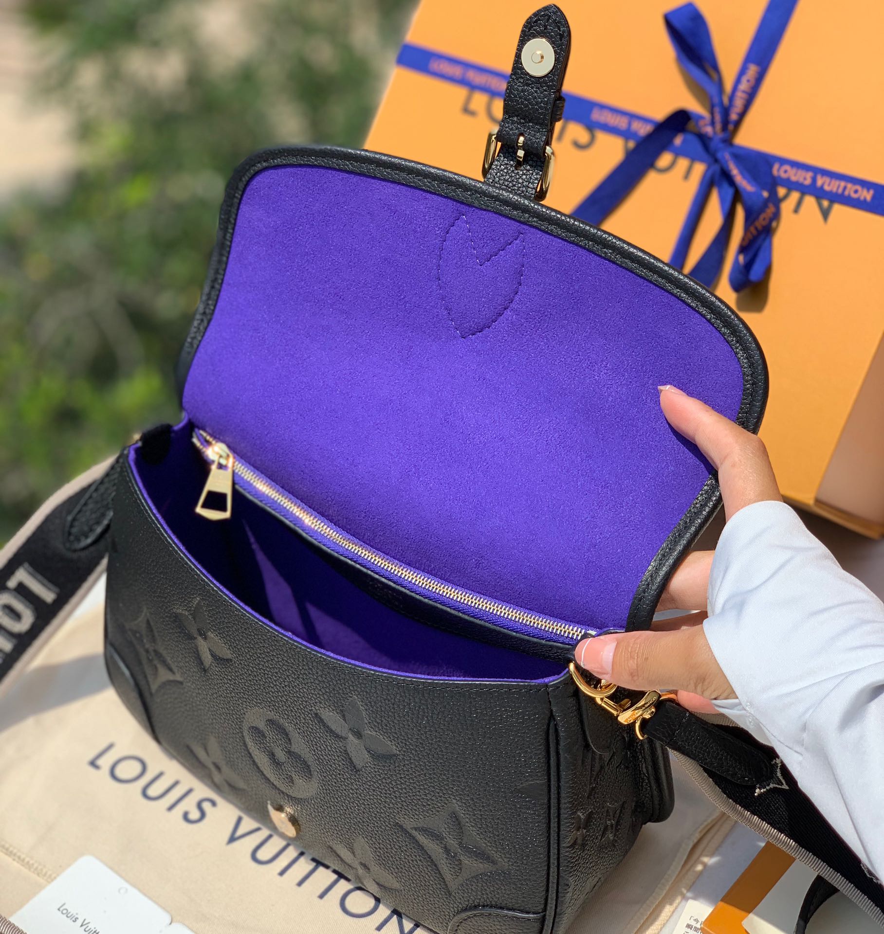 非市场普通货 进口皮料半钢五金尺寸 25×9×15cm🇭🇰香港贸易公司订单！M46386，久看不厌的Iv