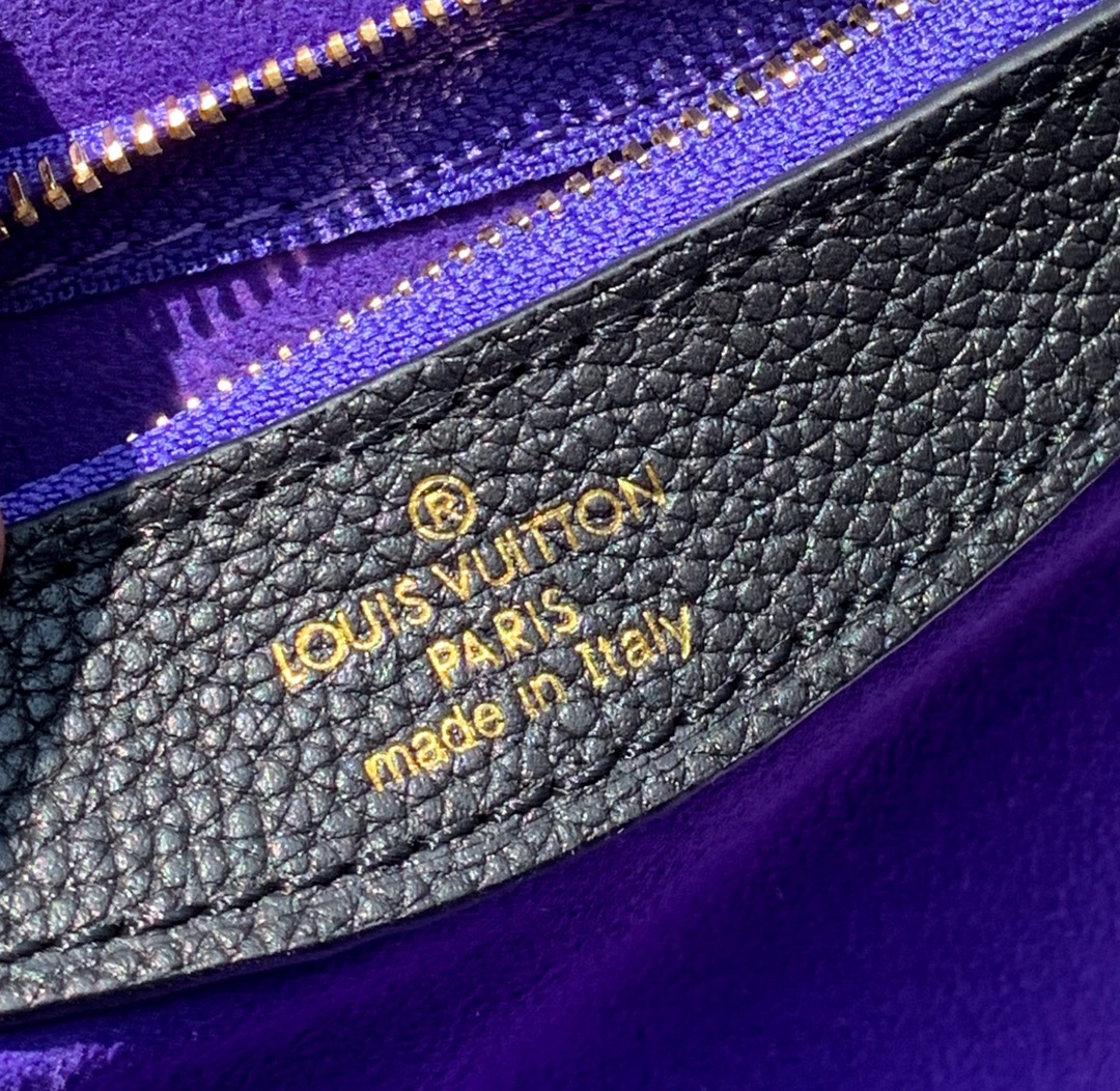 非市场普通货 进口皮料半钢五金尺寸 25×9×15cm🇭🇰香港贸易公司订单！M46386，久看不厌的Iv