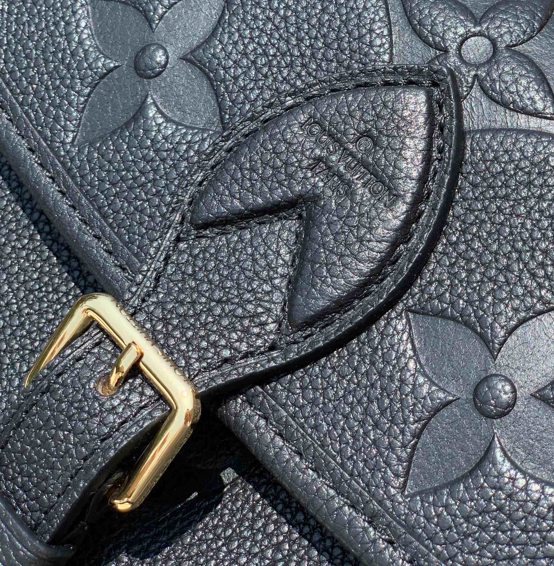 非市场普通货 进口皮料半钢五金尺寸 25×9×15cm🇭🇰香港贸易公司订单！M46386，久看不厌的Iv