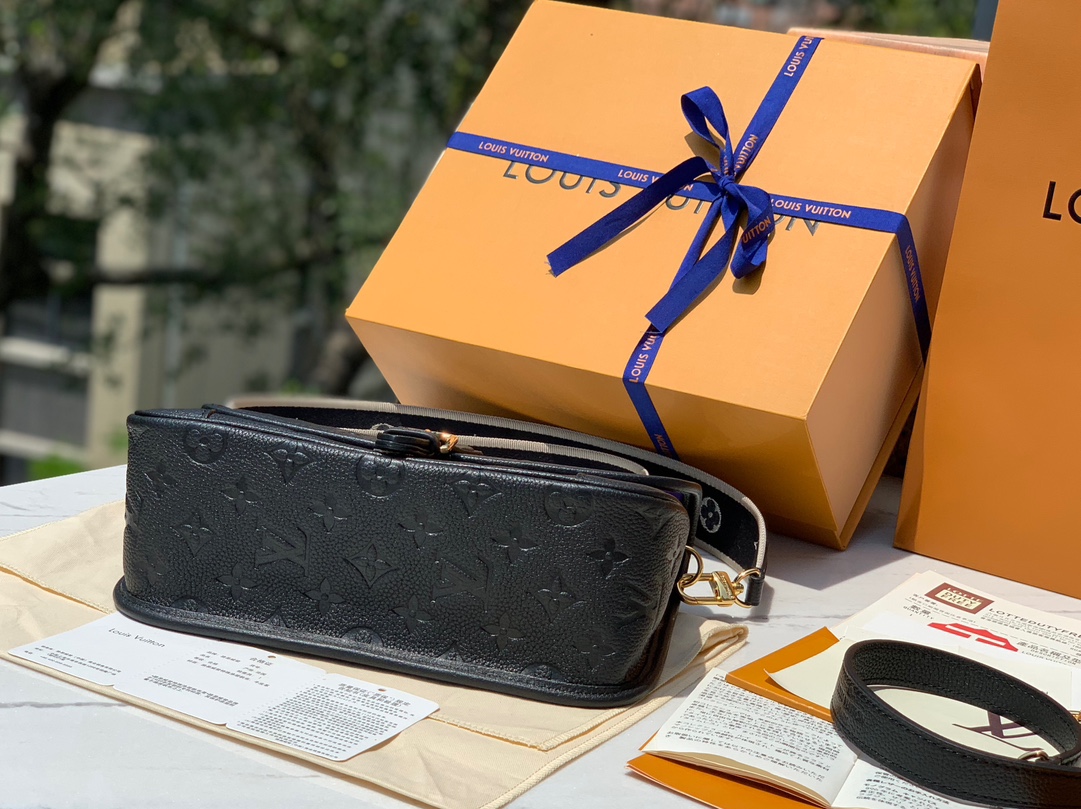 非市场普通货 进口皮料半钢五金尺寸 25×9×15cm🇭🇰香港贸易公司订单！M46386，久看不厌的Iv